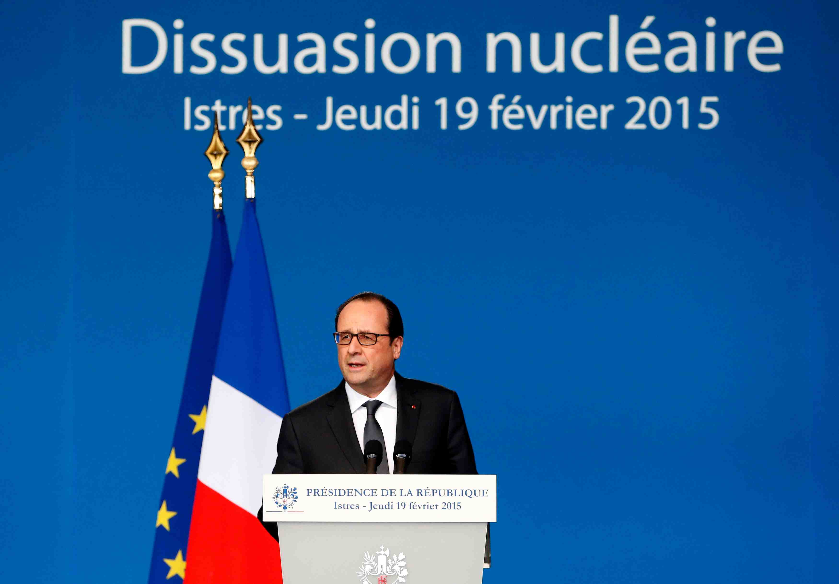 Francois hollande reaffirme a istres l'importance de la dissuasion nucleaire