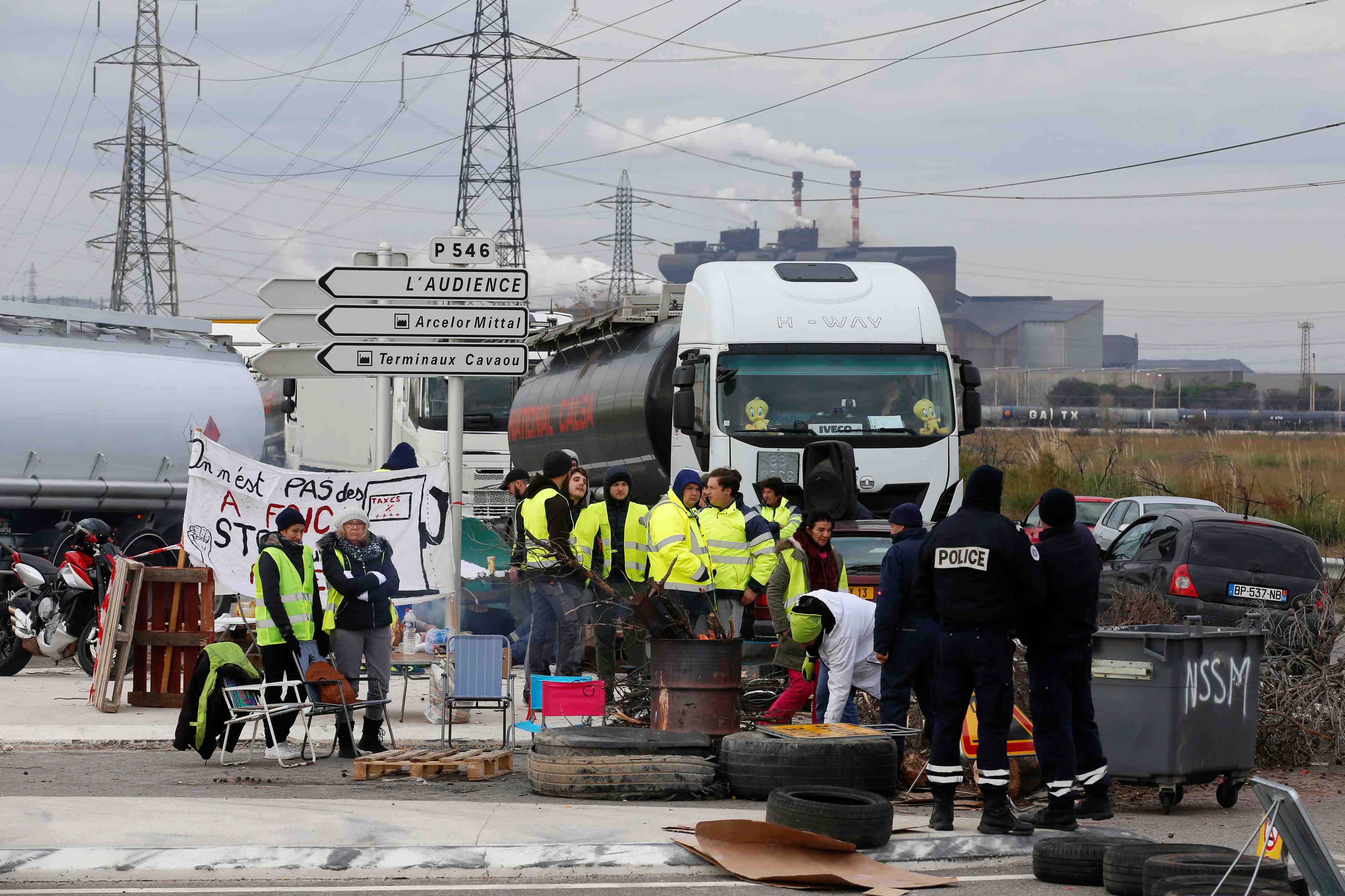 "gillets jaunes": le gouvernement inflexible