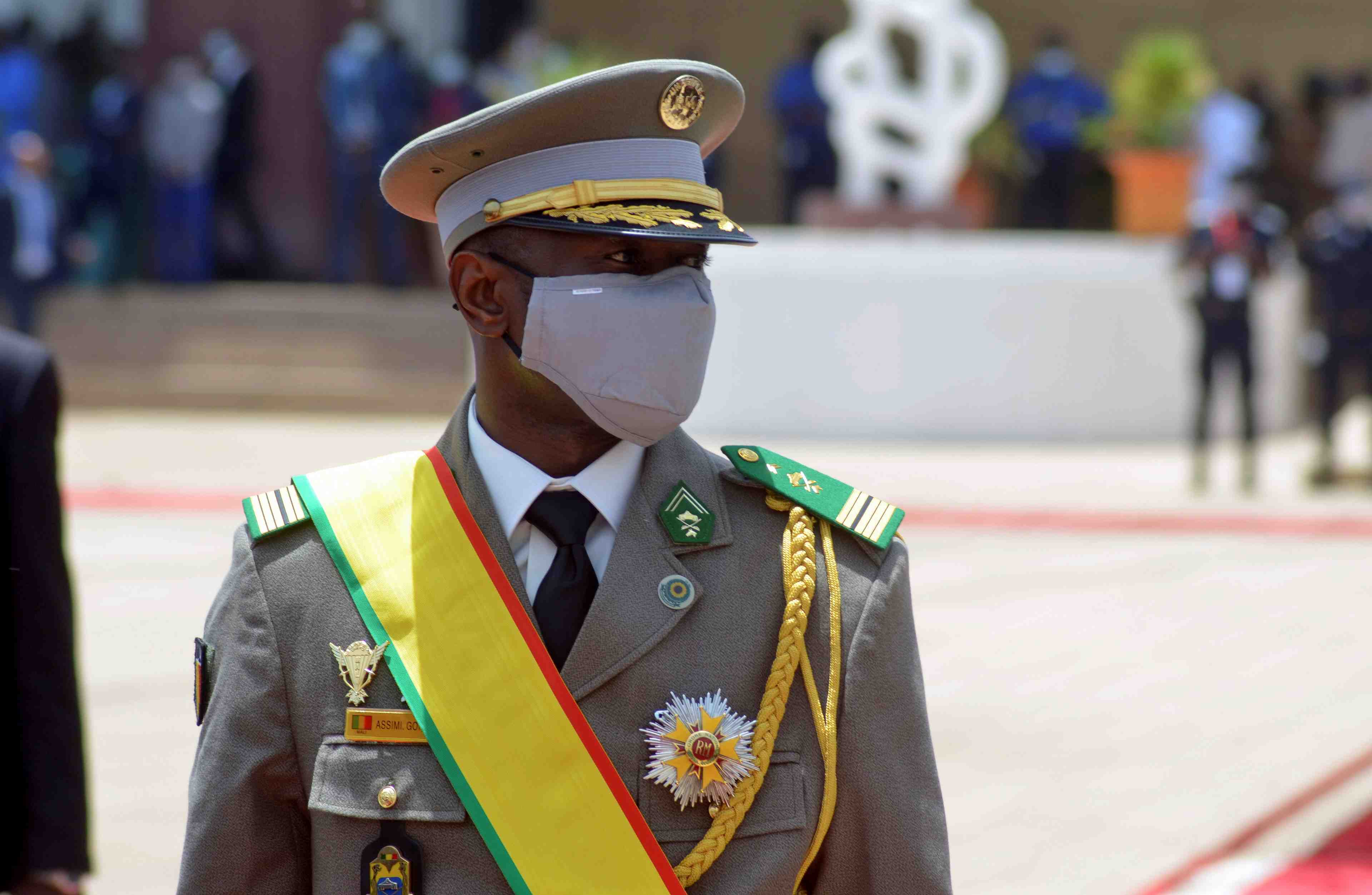 Mali: le president assimi goita attaque dans la grande mosquee de bamako