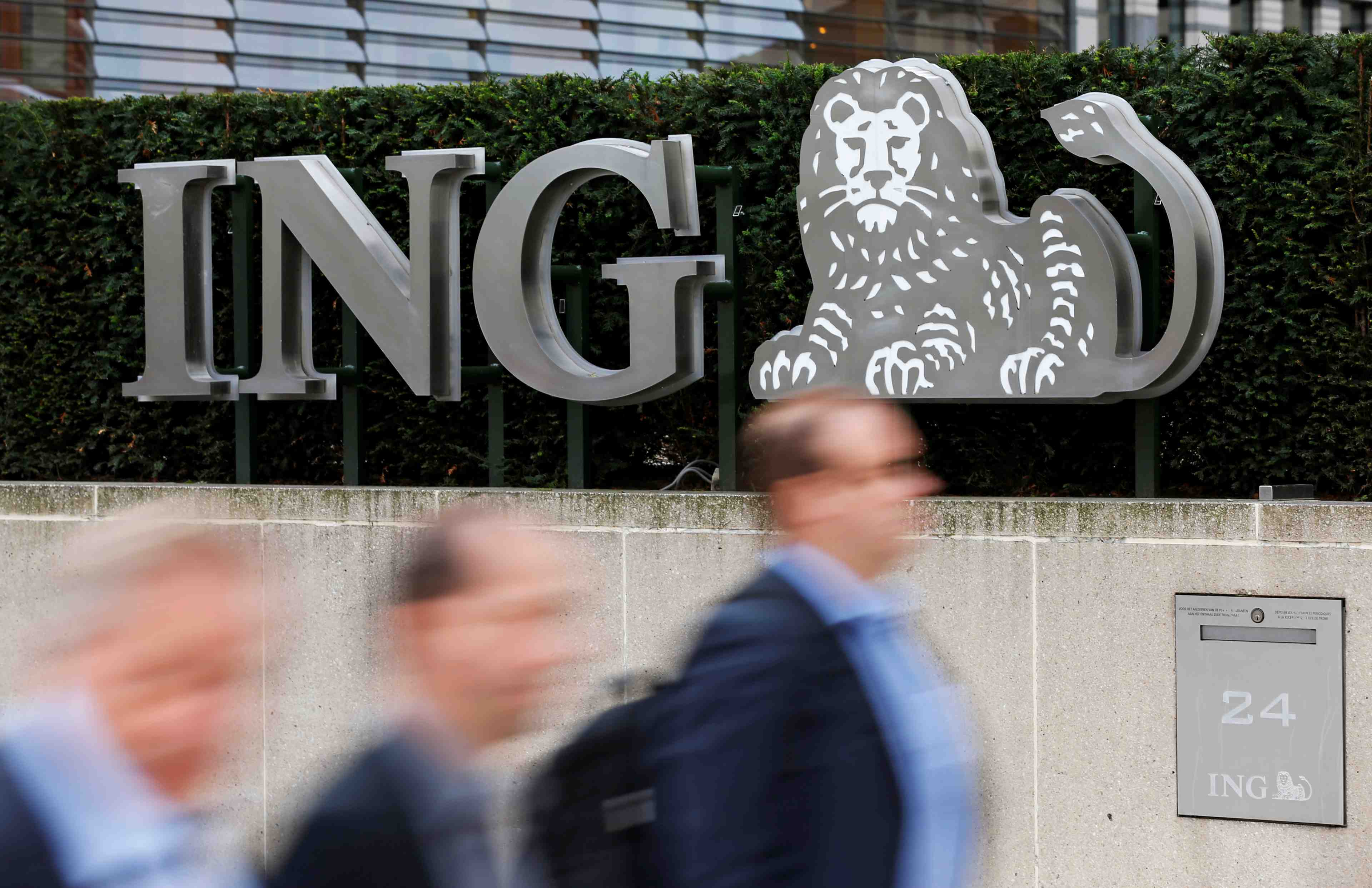 Le benefice d'ing meilleur que prevu au troisieme trimestre avec les commissions et le credit
