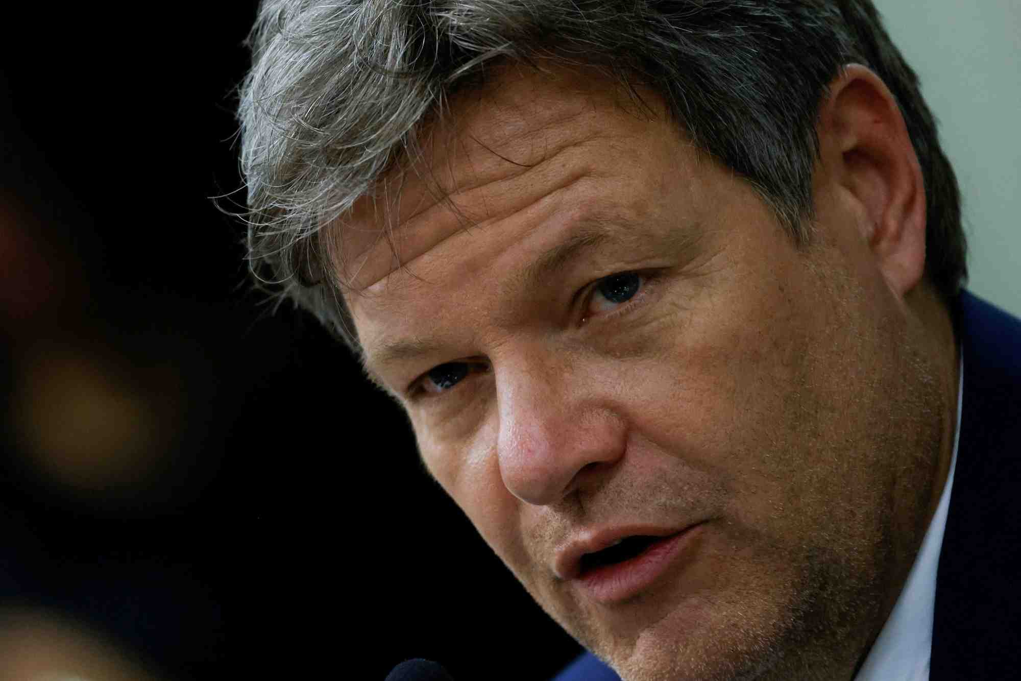 « Il est important de comprendre qu'il ne s'agit pas de droits de douane punitifs », a assuré samedi Robert Habeck, numéro deux du gouvernement allemand.