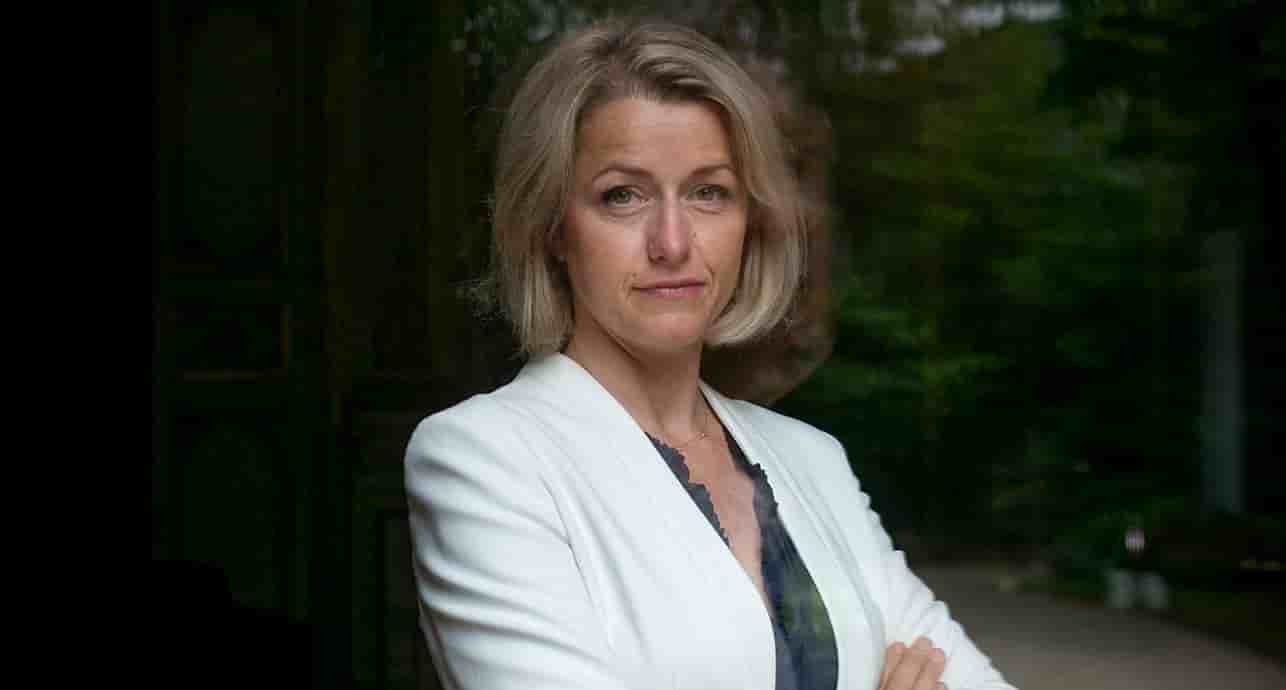 Depuis sa nomination en tant qu'ambassadrice à l'environnement, début mars, l'ancienne ministre de la Transition écologique, Barbara Pompili, se tient rigoureusement à distance des débats qui agitent l'Assemblée et l'opinion.
