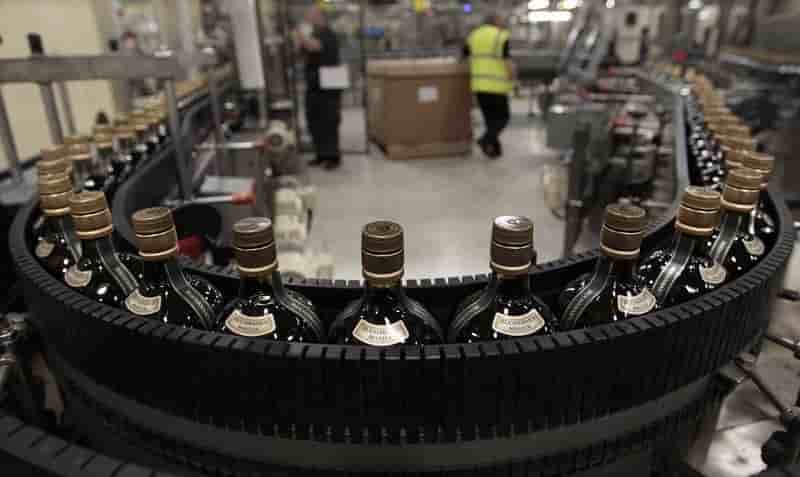 Diageo fait etat d'une amelioration de ses ventes