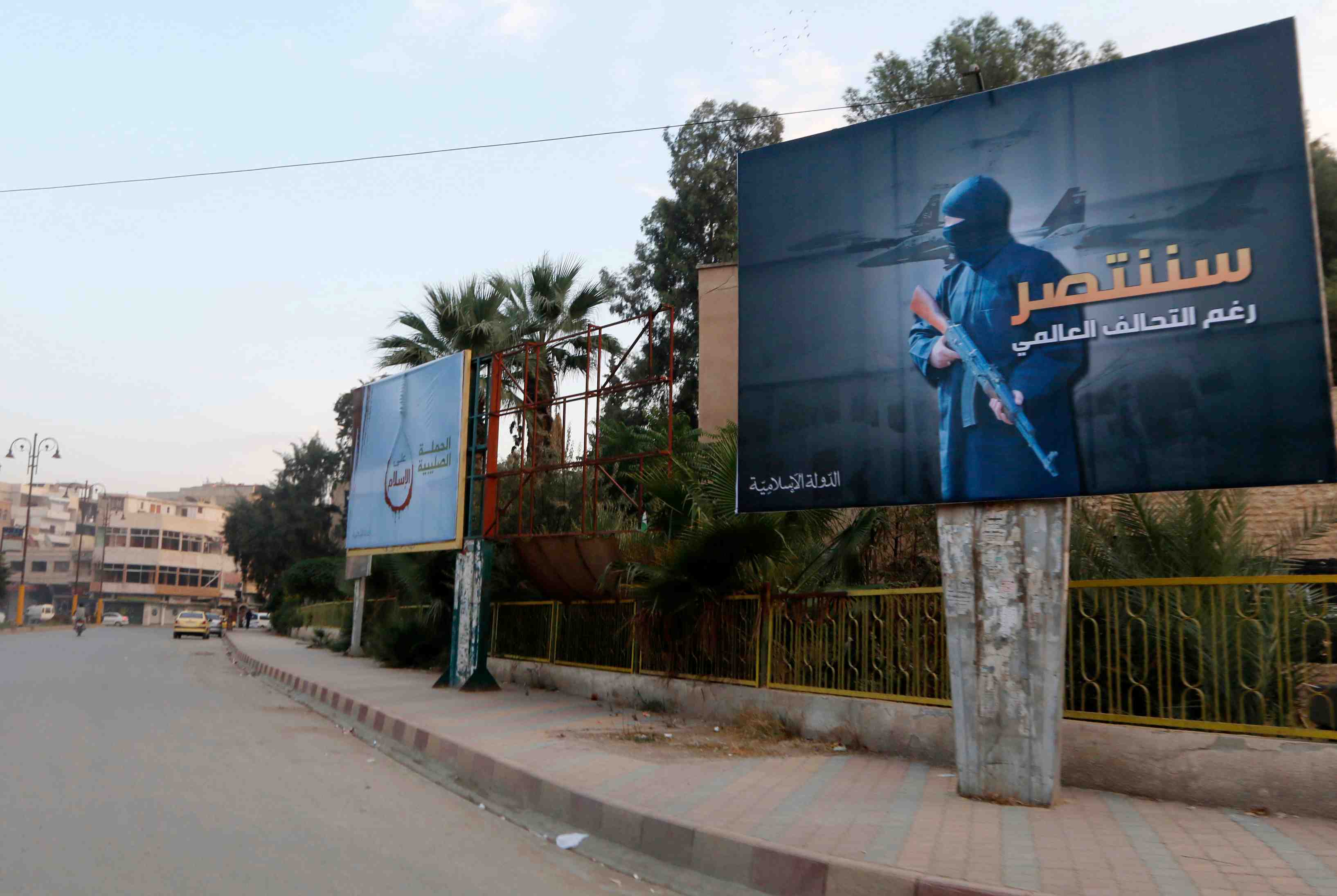 Premieres frappes francaises de 2016 contre l'ei en syrie