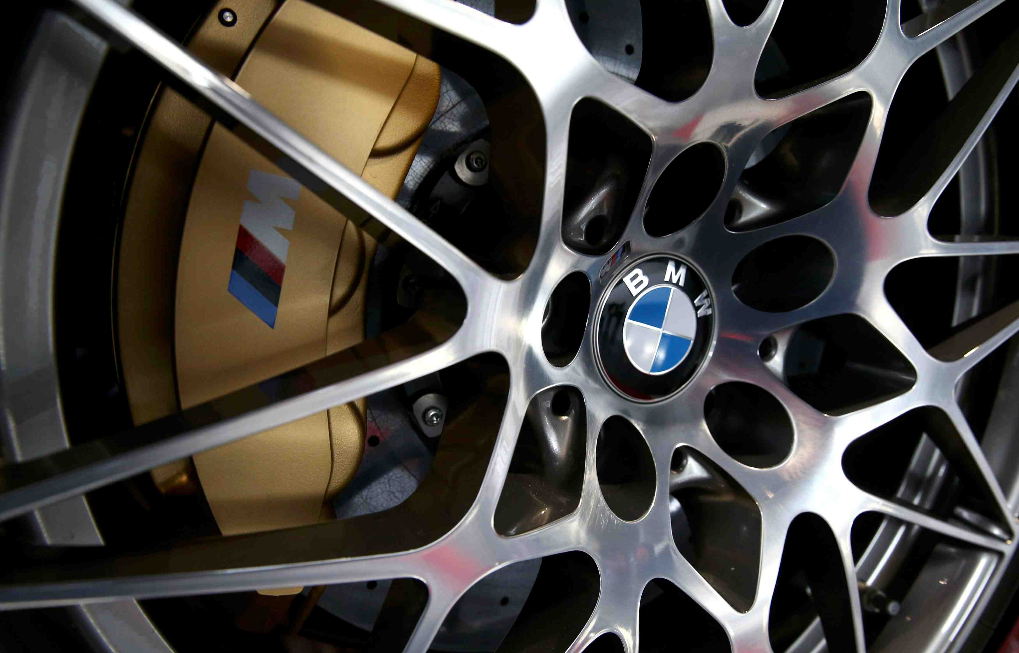 Bmw vise des ventes record en 2017