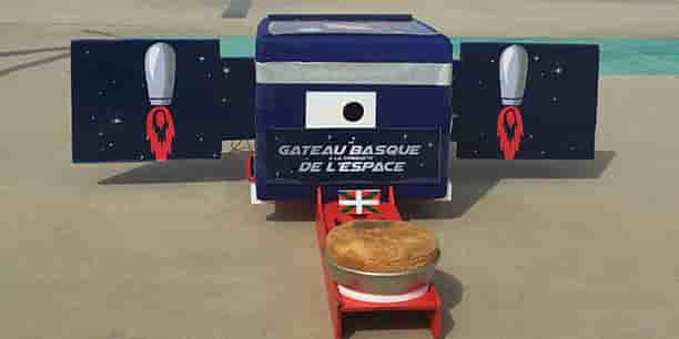 Gâteau basque dans l'espace