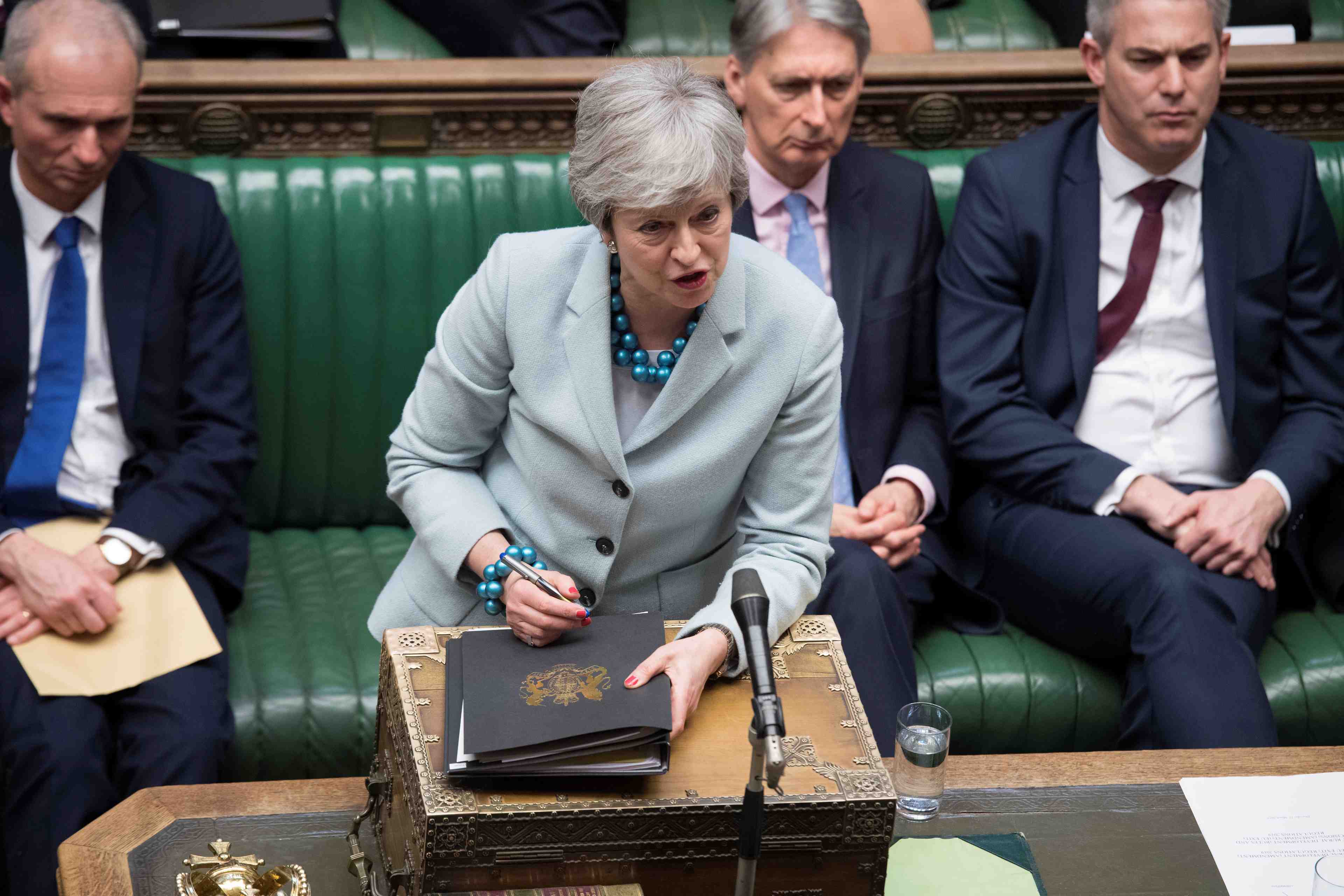 Brexit: theresa may invitee a tenir compte de l'avis des deputes