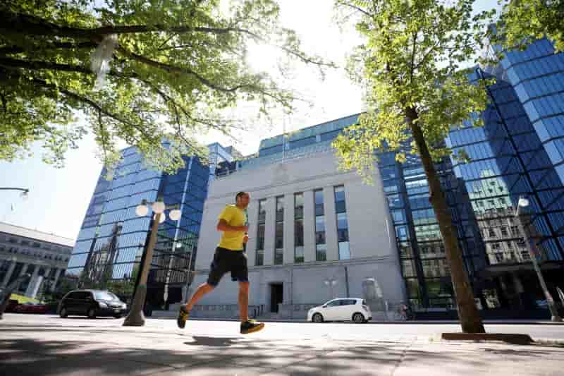 La banque du canada baisse son taux directeur, va acheter de la dette souveraine