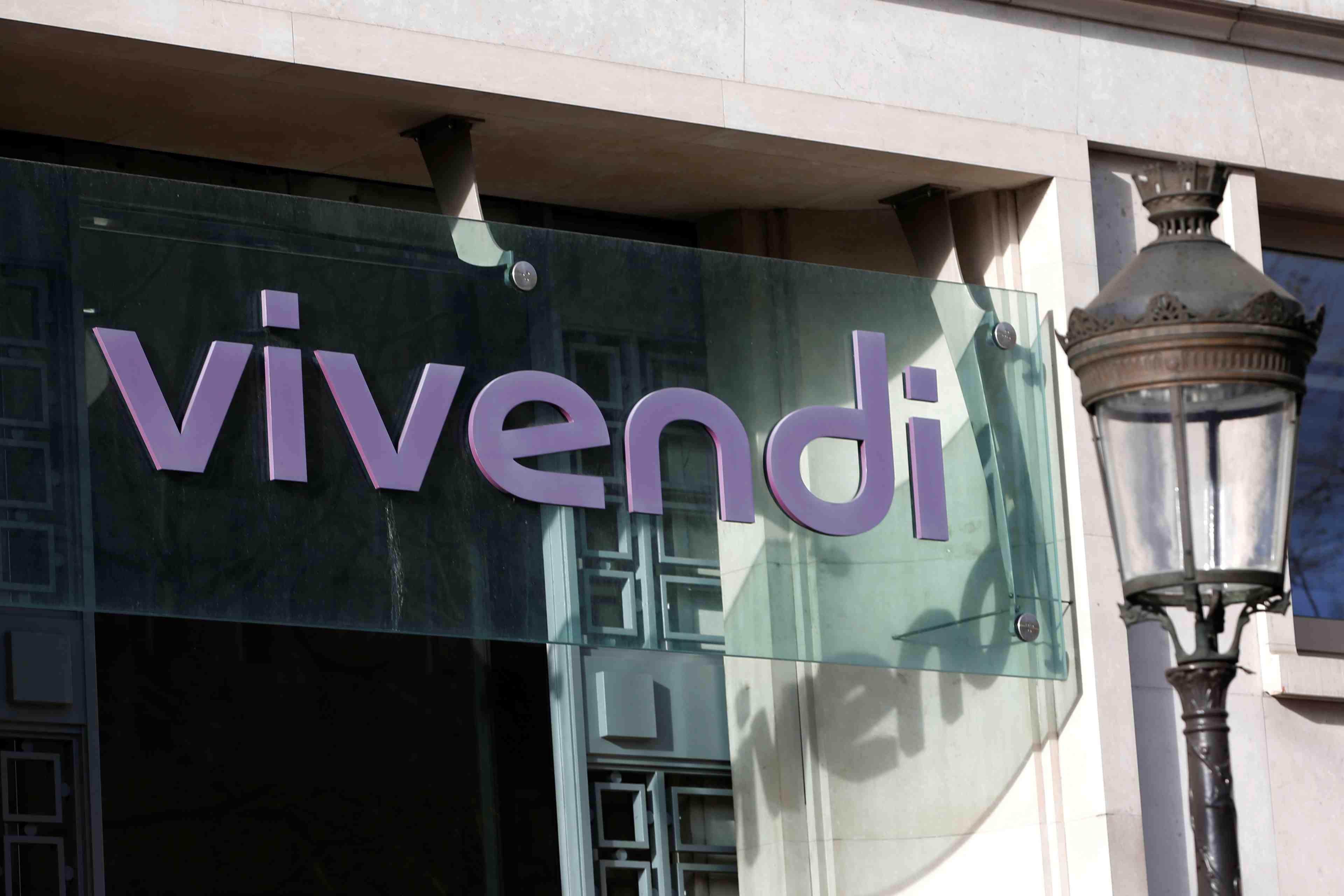 Vivendi signe un accord avec pershing pour la vente de 10% du capital d'umg