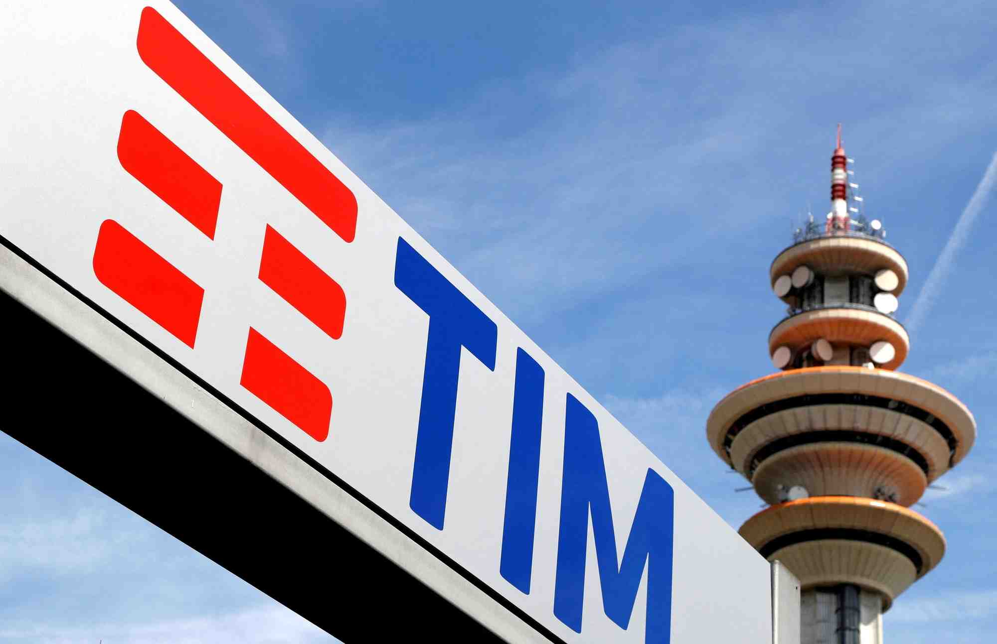 Cvc soumet une offre sur l'activite de services aux entreprises de tim-sources