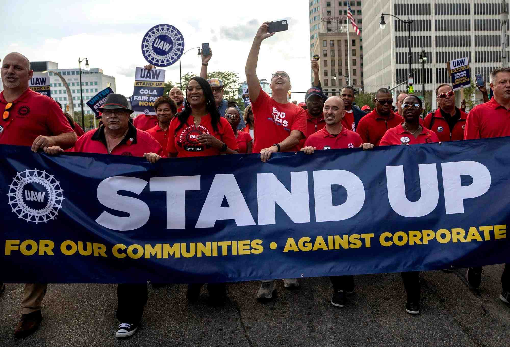 « A partir de maintenant, nous mobiliserons les usines quand nous en avons besoin, où nous en avons besoin et avec un préavis très court », a annoncé le syndicat UAW.
