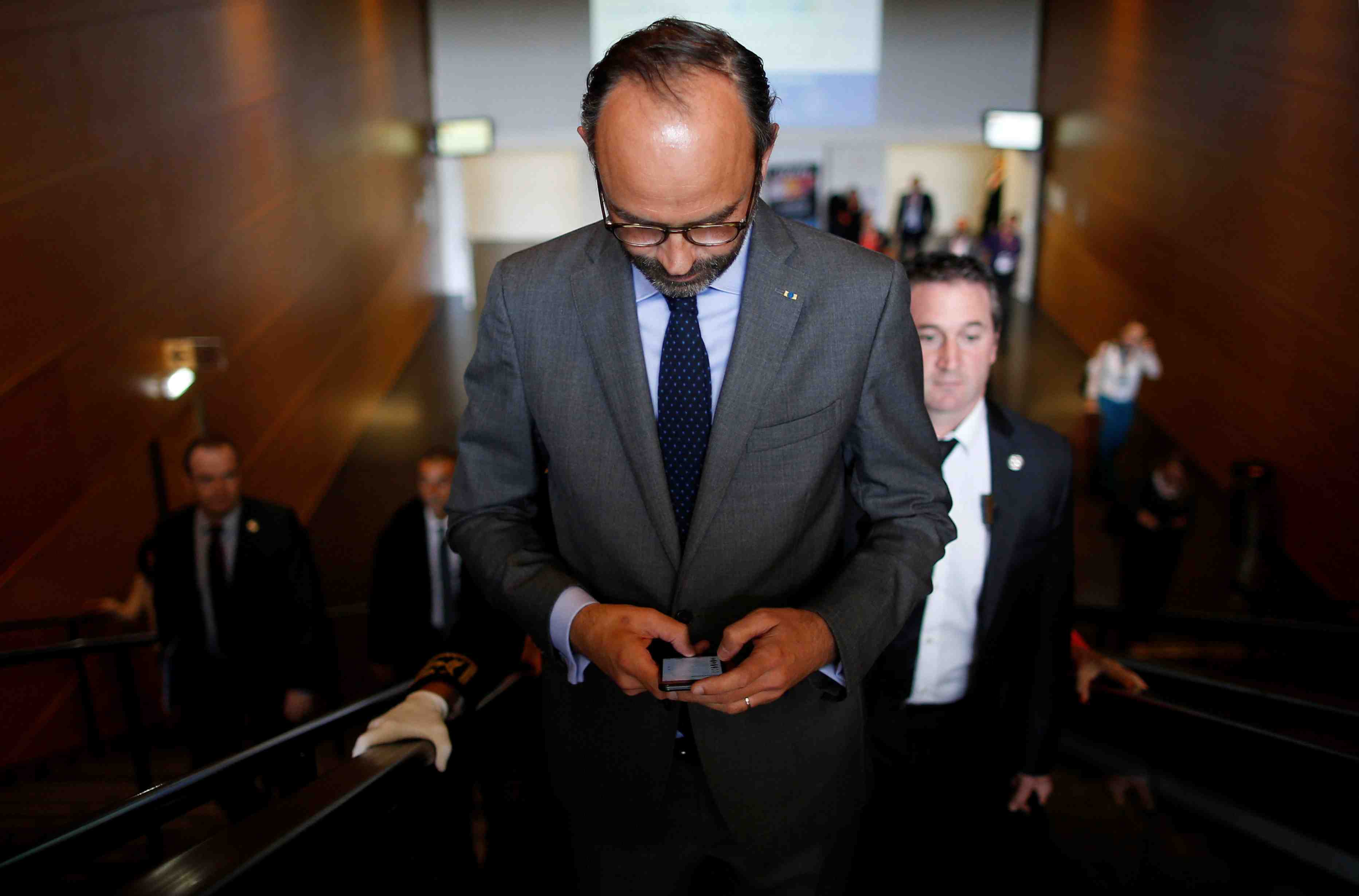 Edouard philippe defend sa politique de taxation des carburants