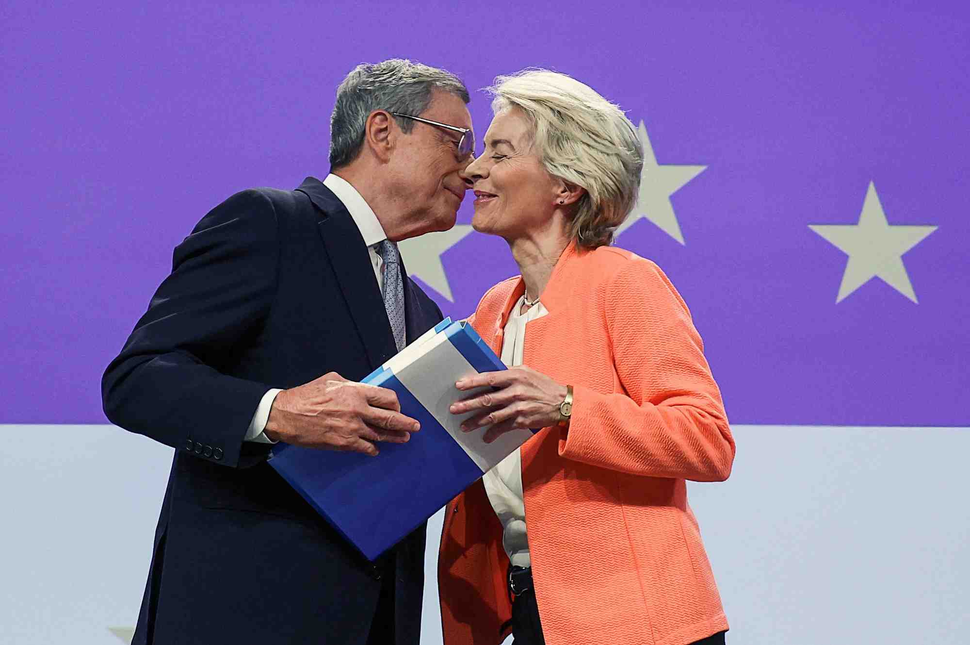 Mario draghi appelle a des reformes et des investissements pour relancer l'economie de l'ue