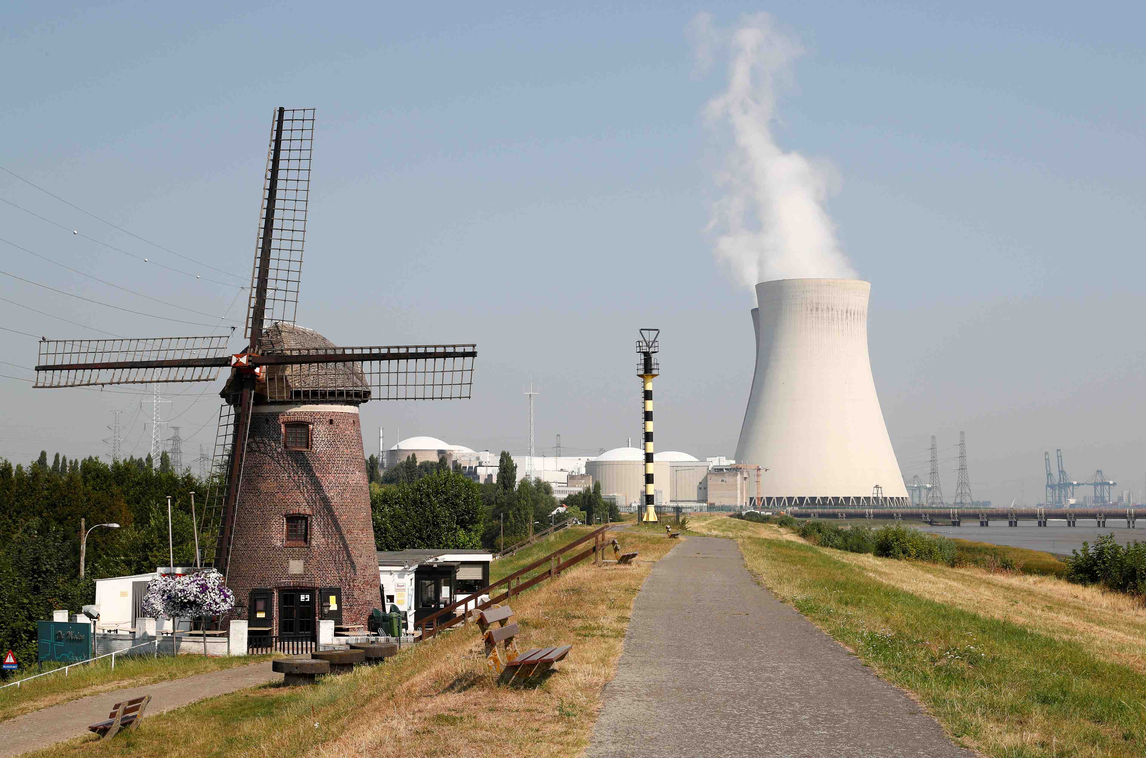Les reacteurs belges peuvent fonctionner si l'approvisionnement electrique est menace, dit l'ue