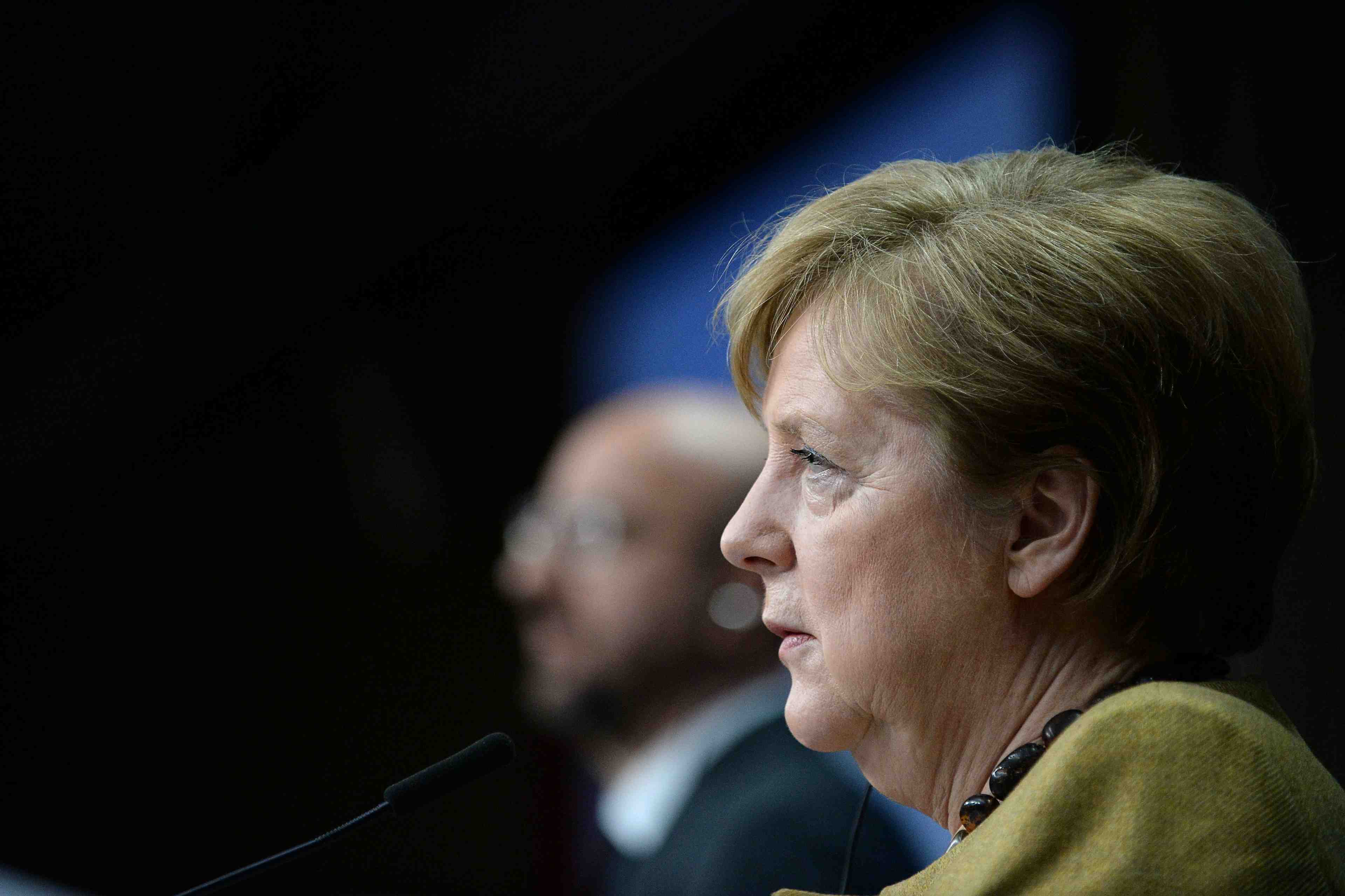 Merkel va discuter dimanche avec les lander d'un durcissement du confinement en allemagne