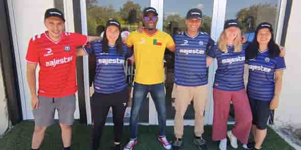 Le Montpelliérain Majestee s'est fait connaître par la commercialisation d’équipements sportifs personnalisables pour les clubs de sports et associations, et s'est diversifié dans le vêtement corporate.