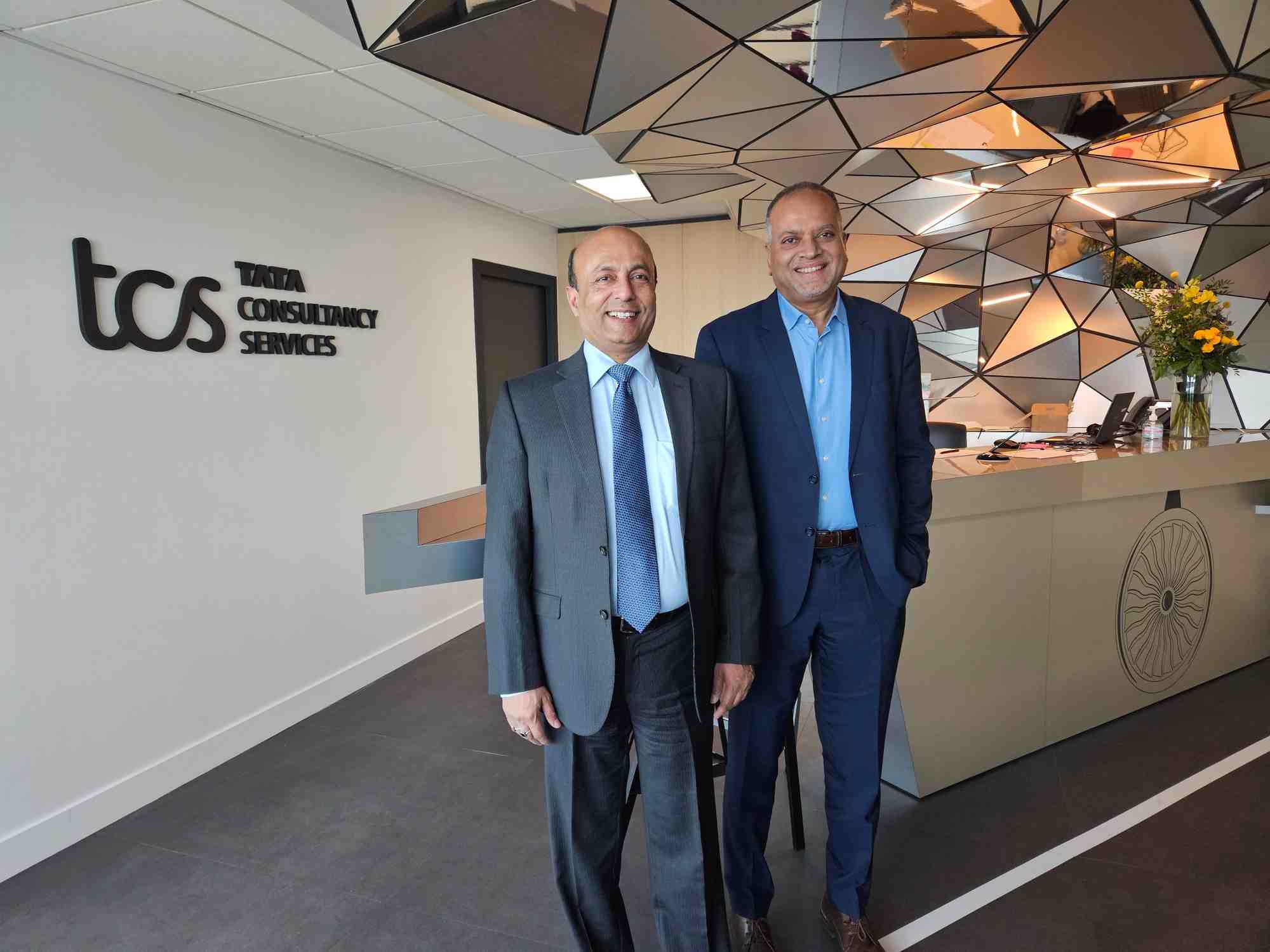 Anupam Singhal, président de la branche manufacturing et Rammohan Gourneni, directeur France de TCS.