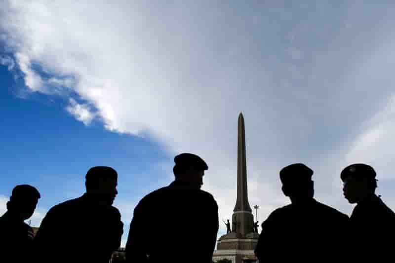 Les forces thaïlandaises dans la rue pour prévenir les manifestations