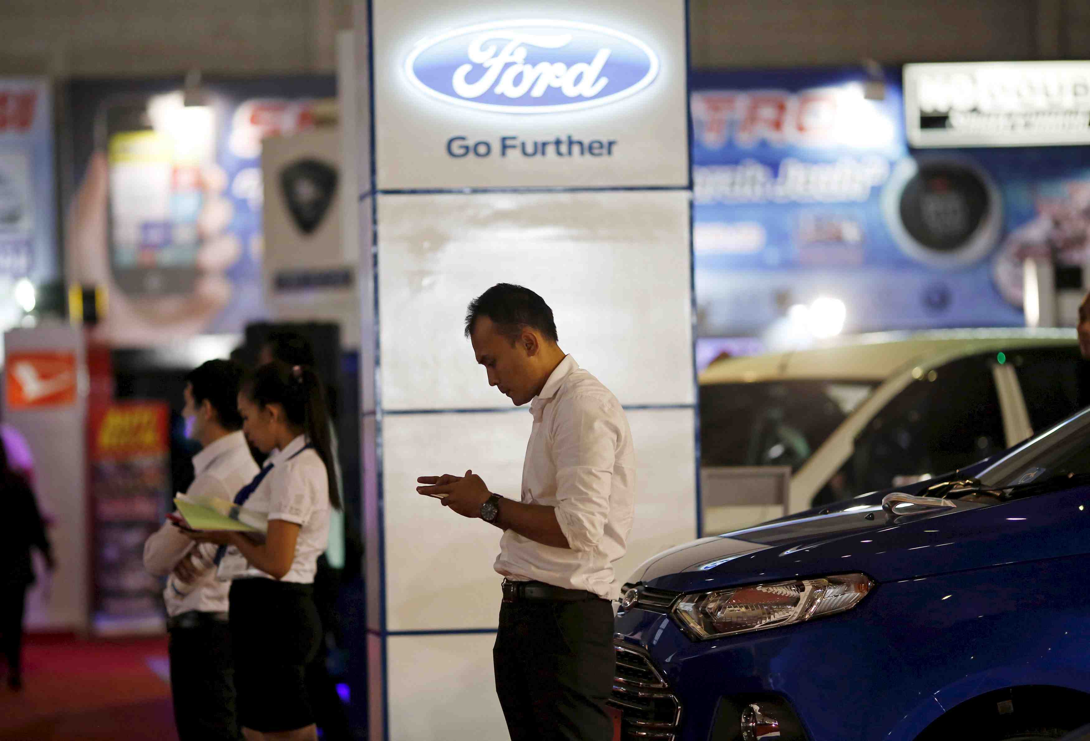 Ford cesse ses activites au japon et en indonesie