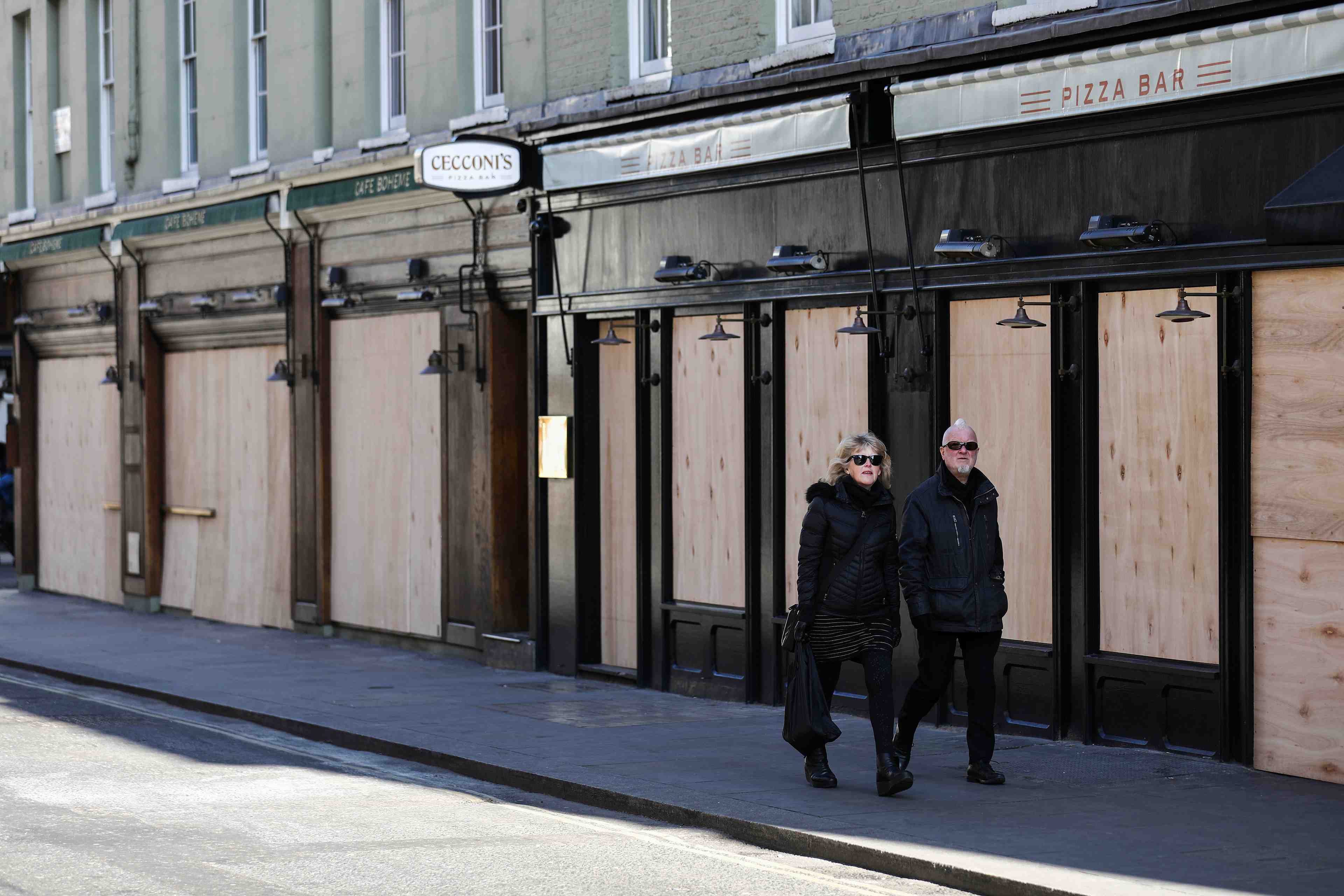 Grande-bretagne: reouverture des pubs, restaurants et hotels debut juillet