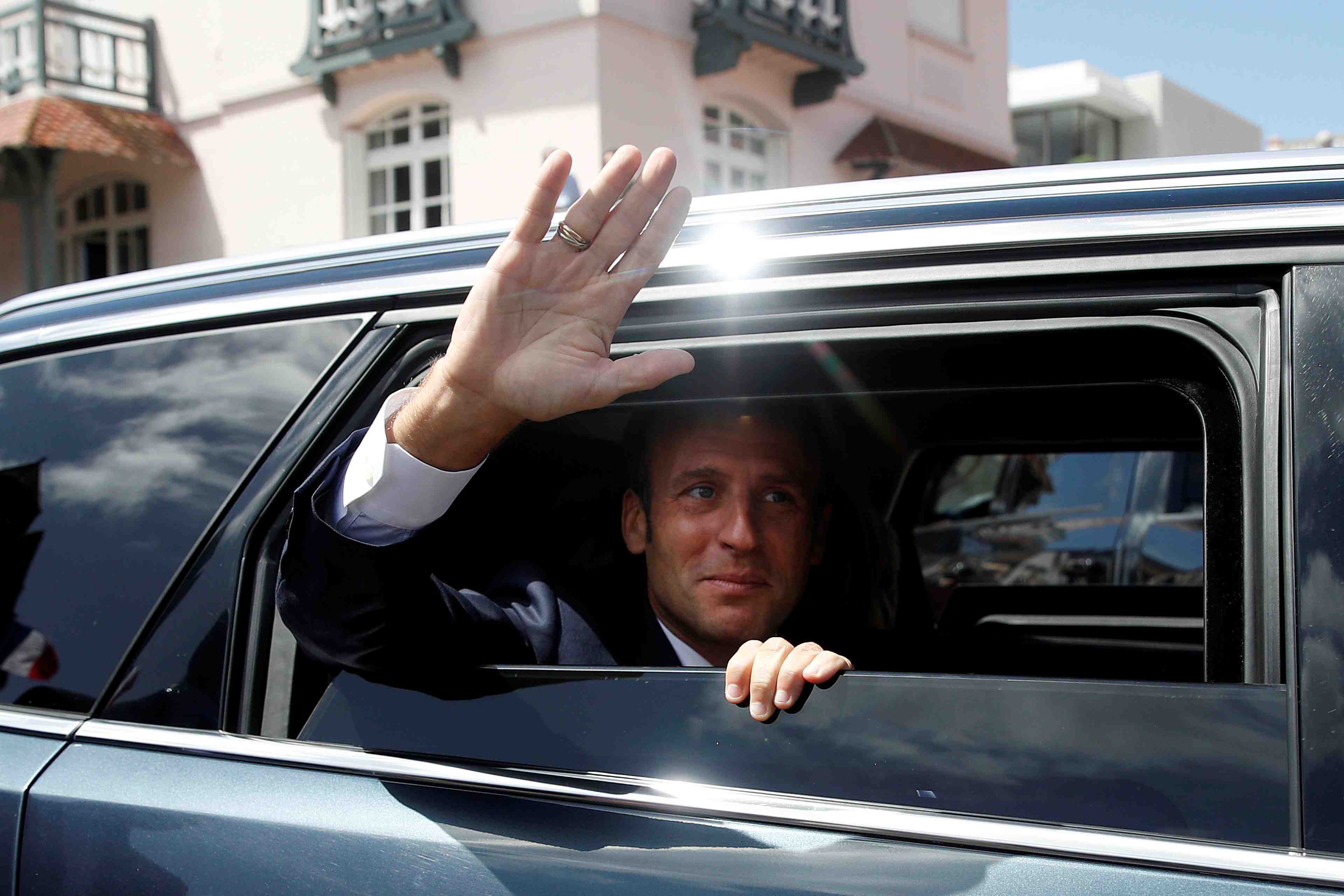 Macron interpelle par la maree verte des municipales