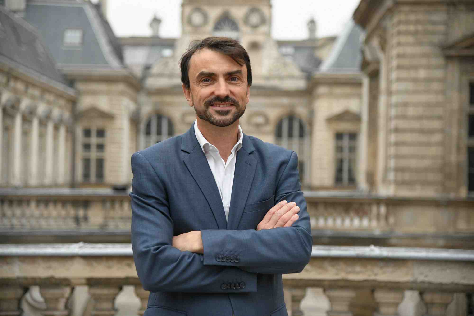 « Tous ceux qui s'arriment à un modèle du passé nous font perdre du temps et ne permettent pas à ces grands événements de muter pour qu'ils puissent demain être encore organisables, que ce soit ici ou ailleurs », estime le maire EELV de Lyon.