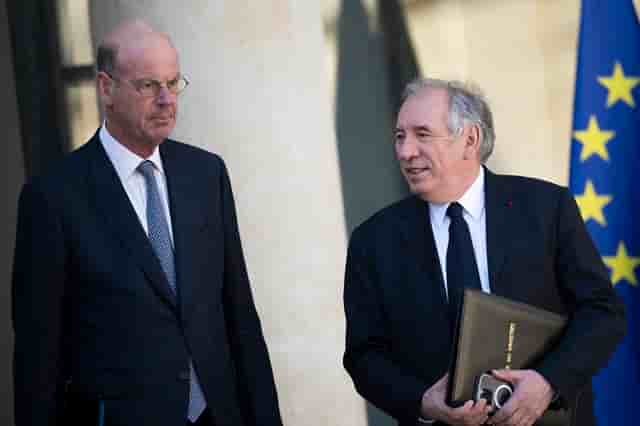 Eric Lombard et François Bayrou à la sortie du Conseil des ministres.