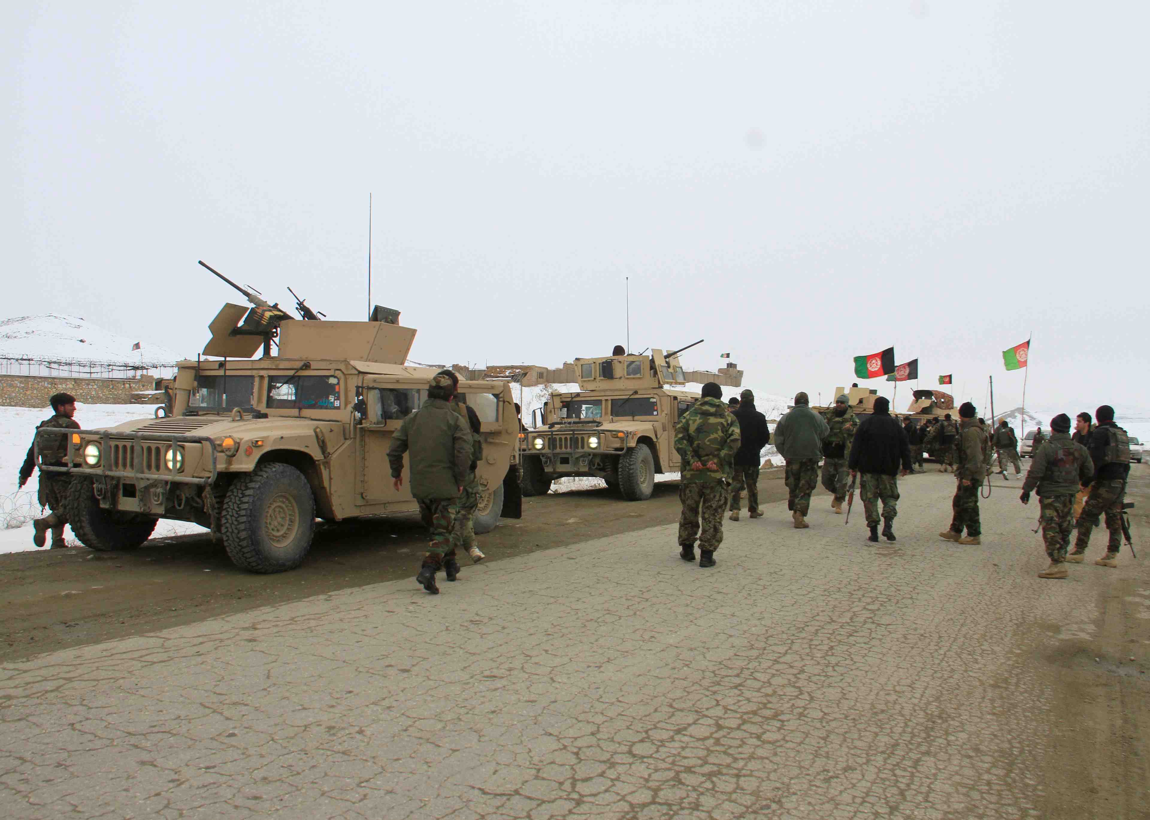 Les taliban afghans disent avoir abattu un avion transportant des militaires americains