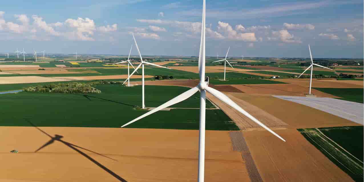 Le Premier ministre devra fixer par décret les règles de cohabitation entre les éoliennes terrestres et les radars militaires.