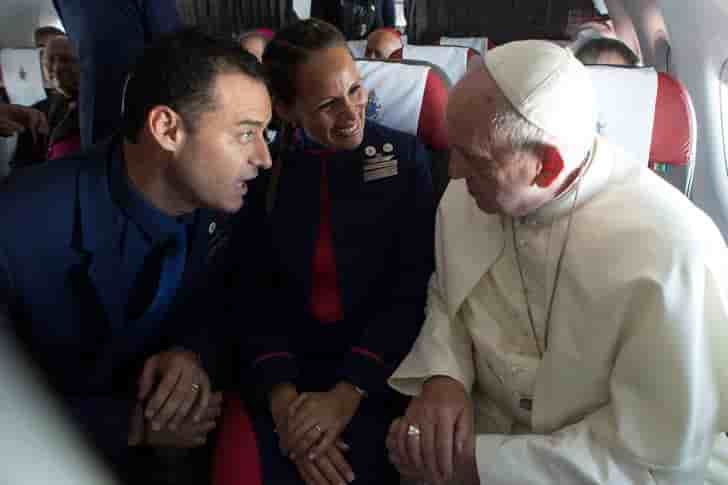 Au chili, le pape celebre un mariage en plein vol