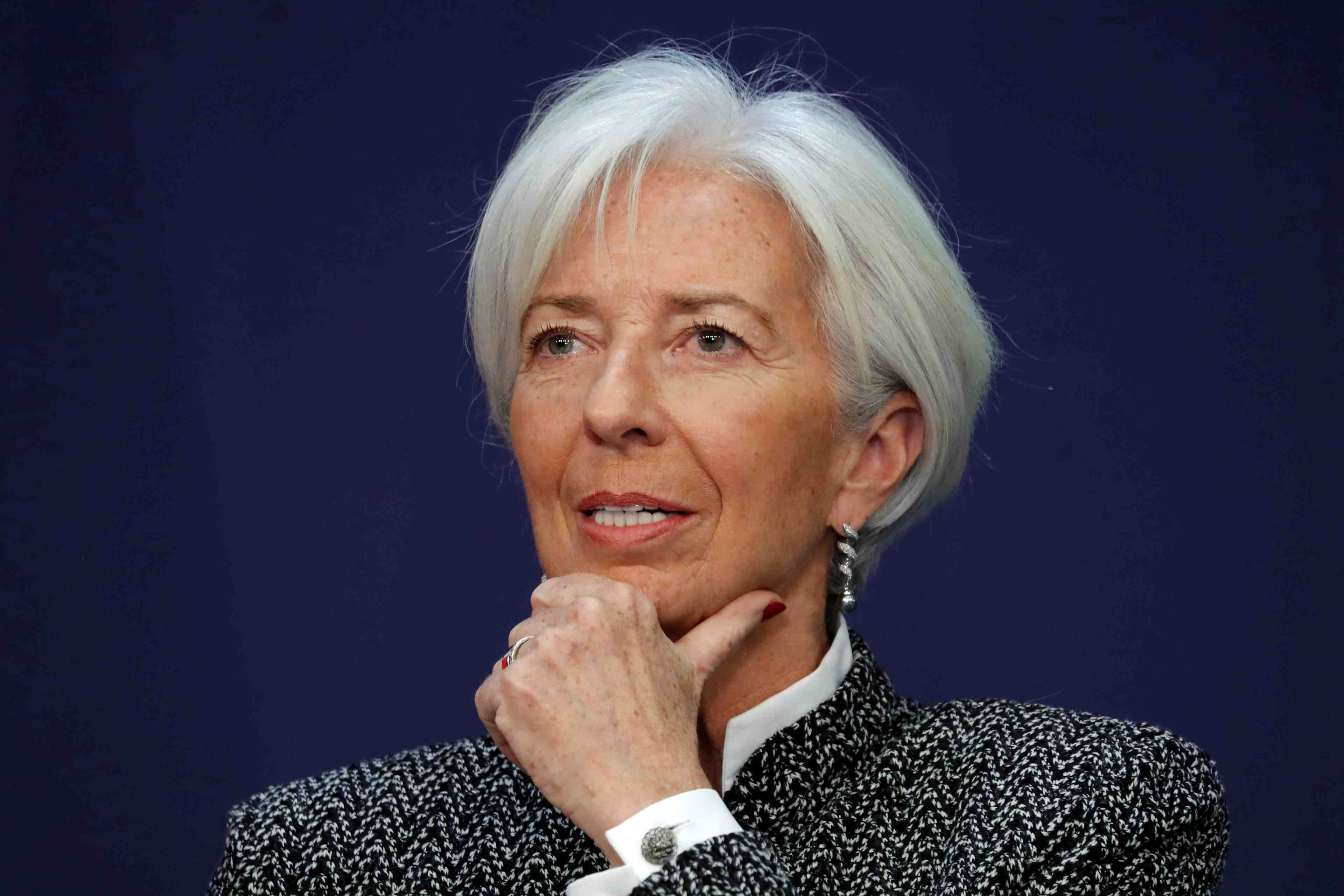 Le fmi voit une croissance solide mais prone la mefiance