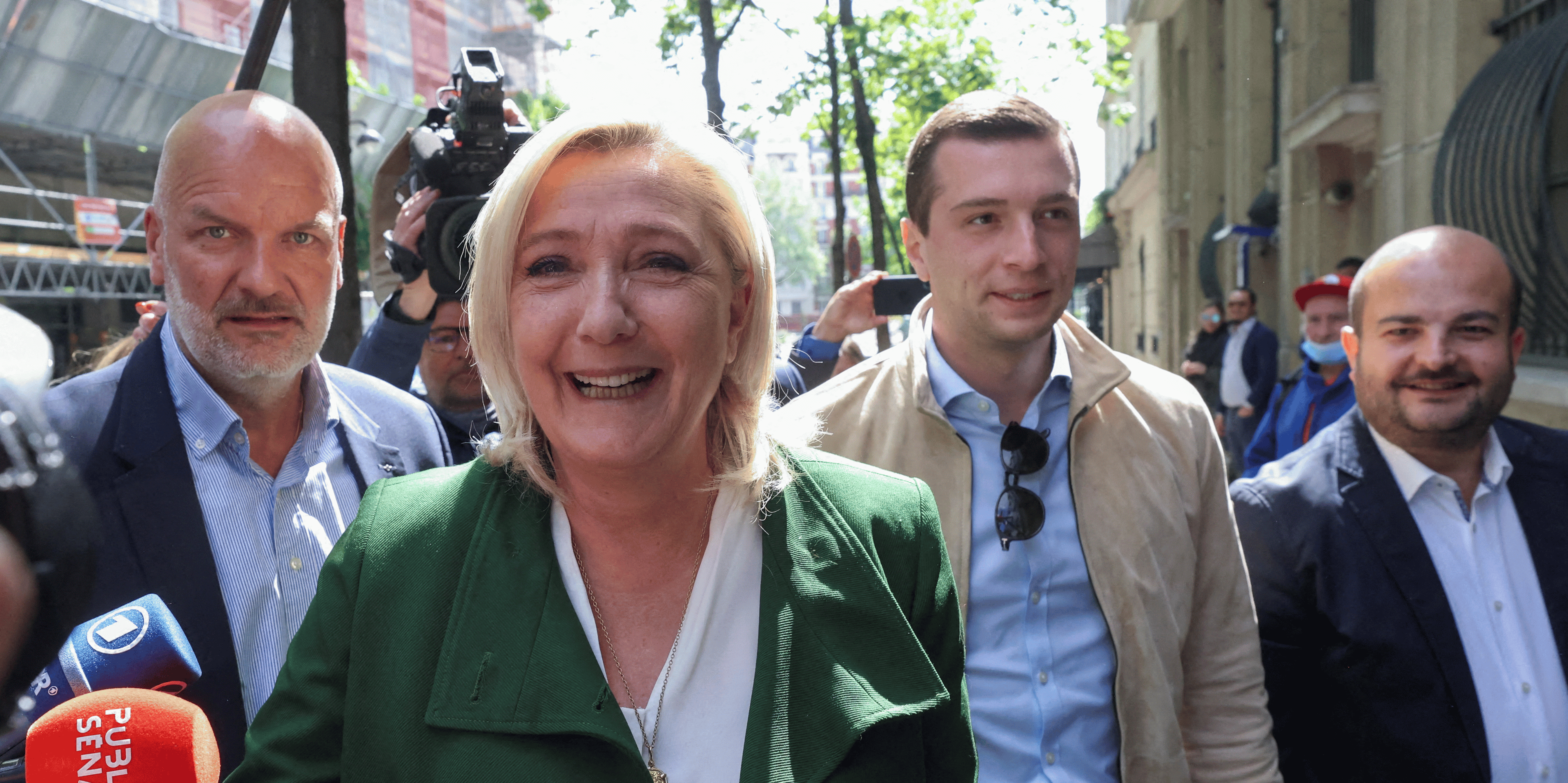 Le pen met ses espoirs dans les circonscriptions ou le rn est arrive en tete a la presidentielle