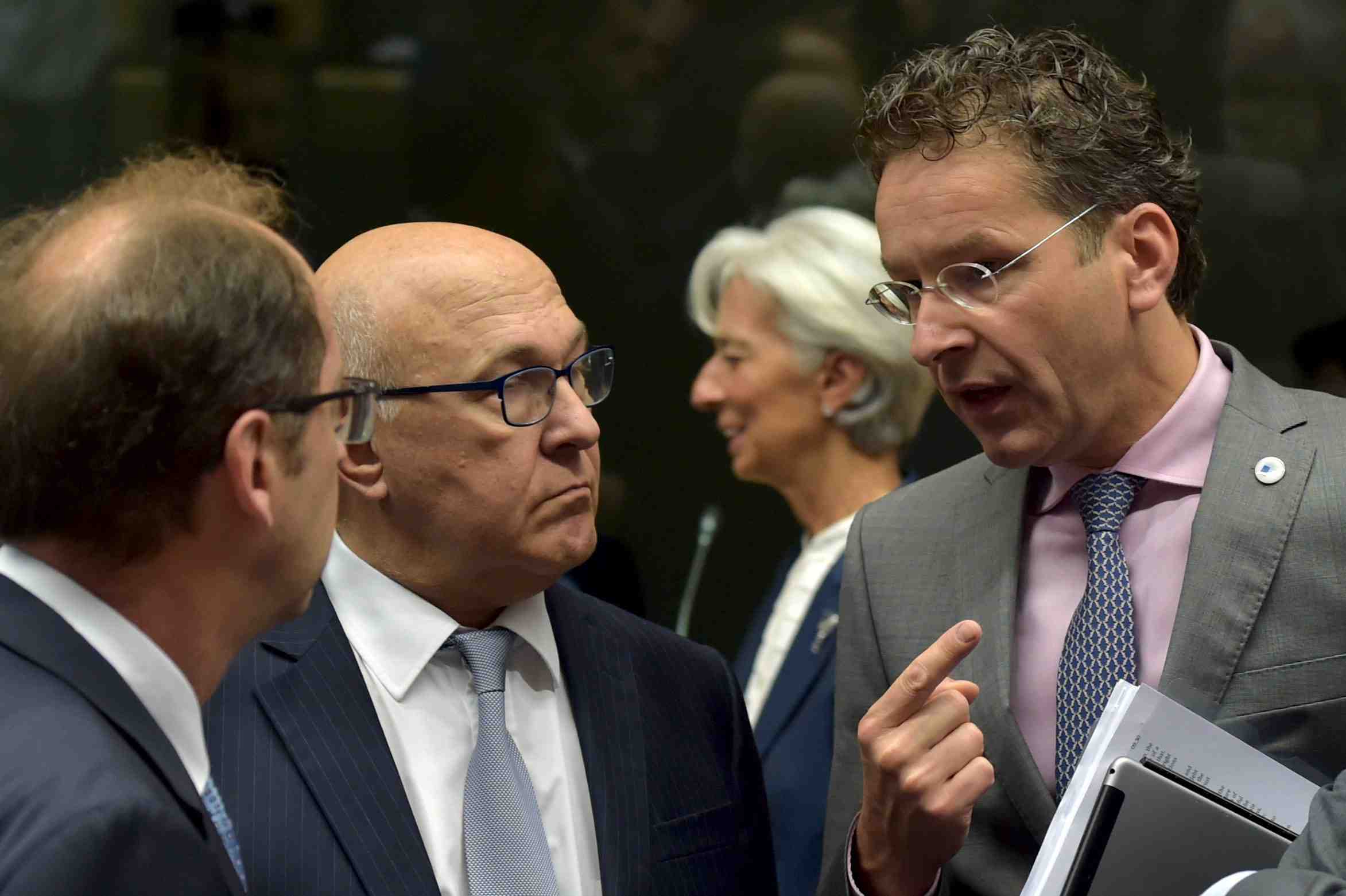 Vifs echanges samedi soir a l'eurogroupe sur la grece