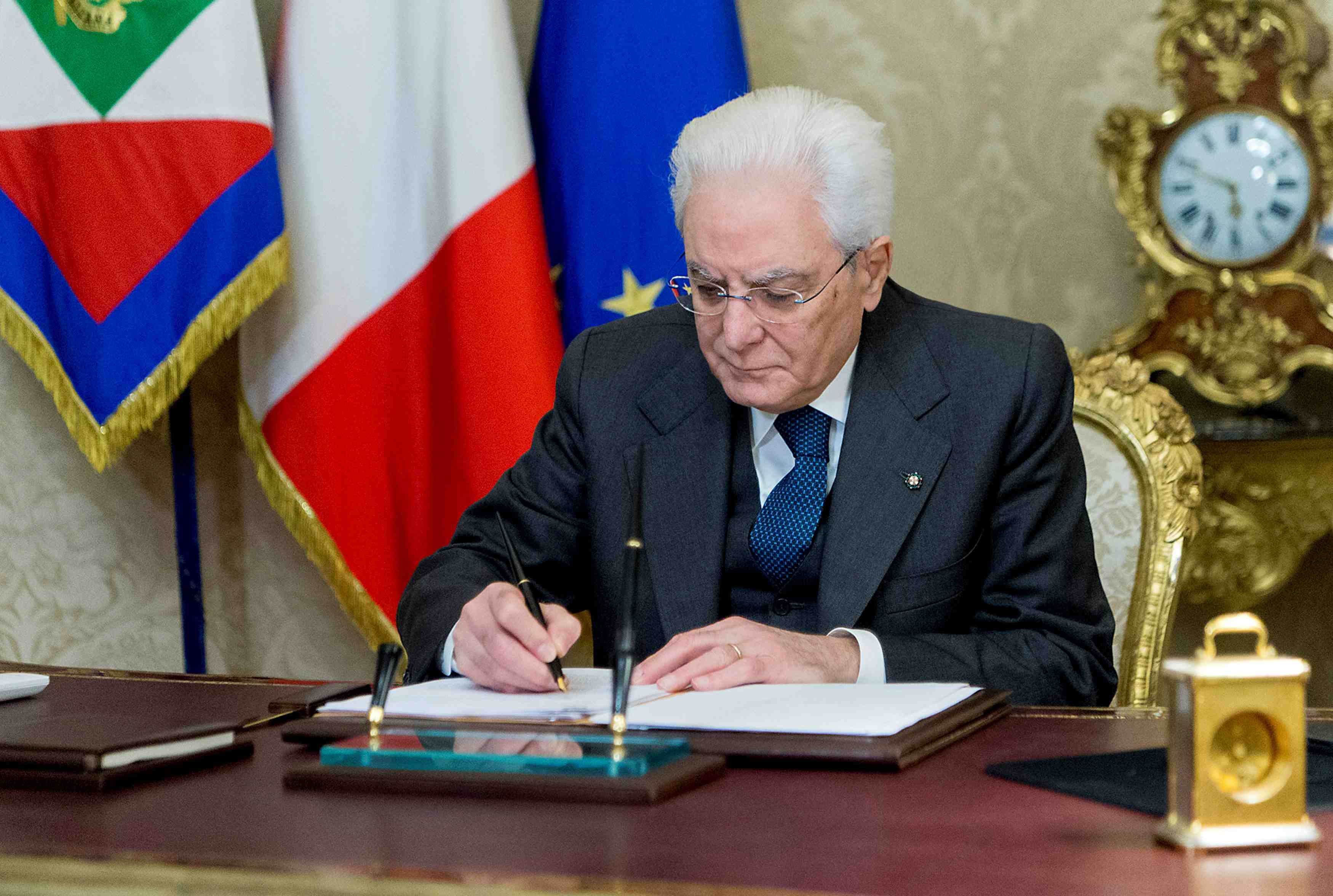 Le president italien demande aux partis du "concret"