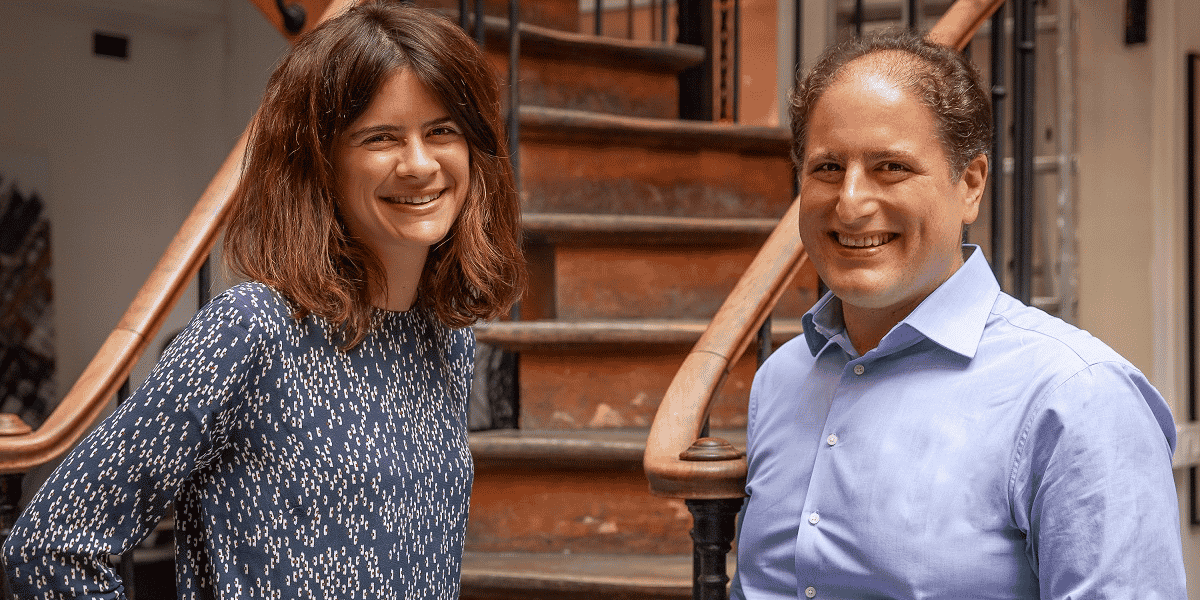 Saskia Fiszel et Keyvan Nilforoushan, les deux cofondateurs de la Fintech Virgil, ont précédemment occupé des postes clefs chez Onefinestay, une entreprise rachetée 148 millions d'euros par le groupe Accor.
