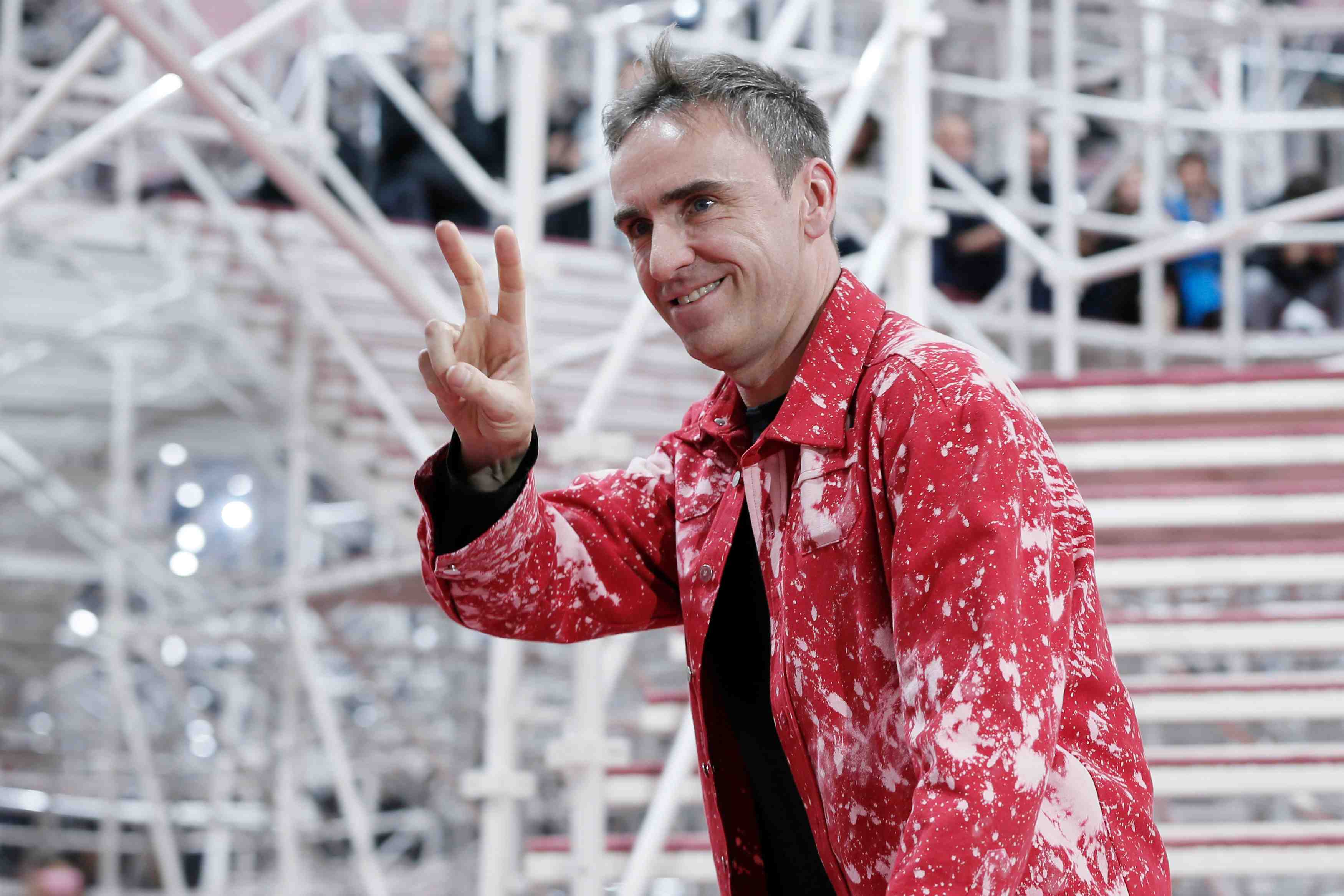 Le belge raf simons rejoint la marque prada comme co-directeur de la creation