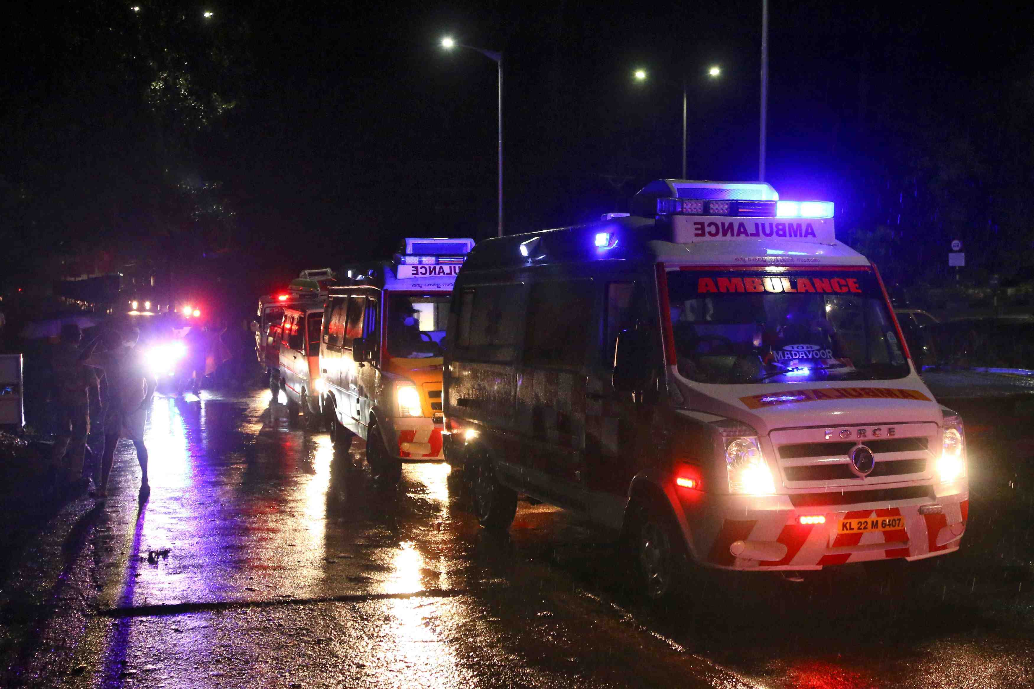 Inde: au moins 15 morts lors de l'atterrissage rate d'un avion d'air india