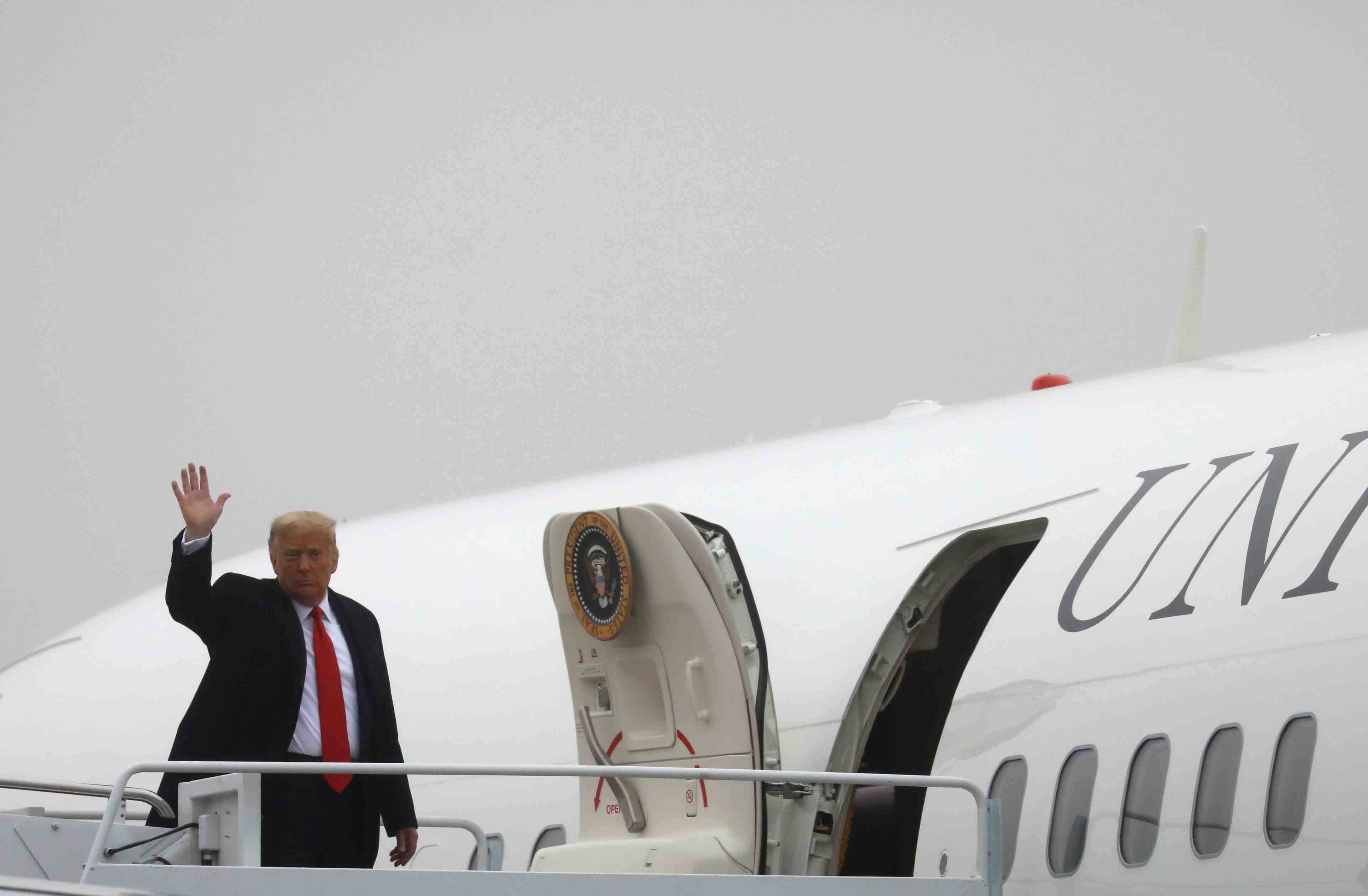 Une victoire de donald trump a la presidentielle du 3 novembre serait le resultat le plus favorable pour les marches boursiers, estiment les analystes de la banque jpmorgan