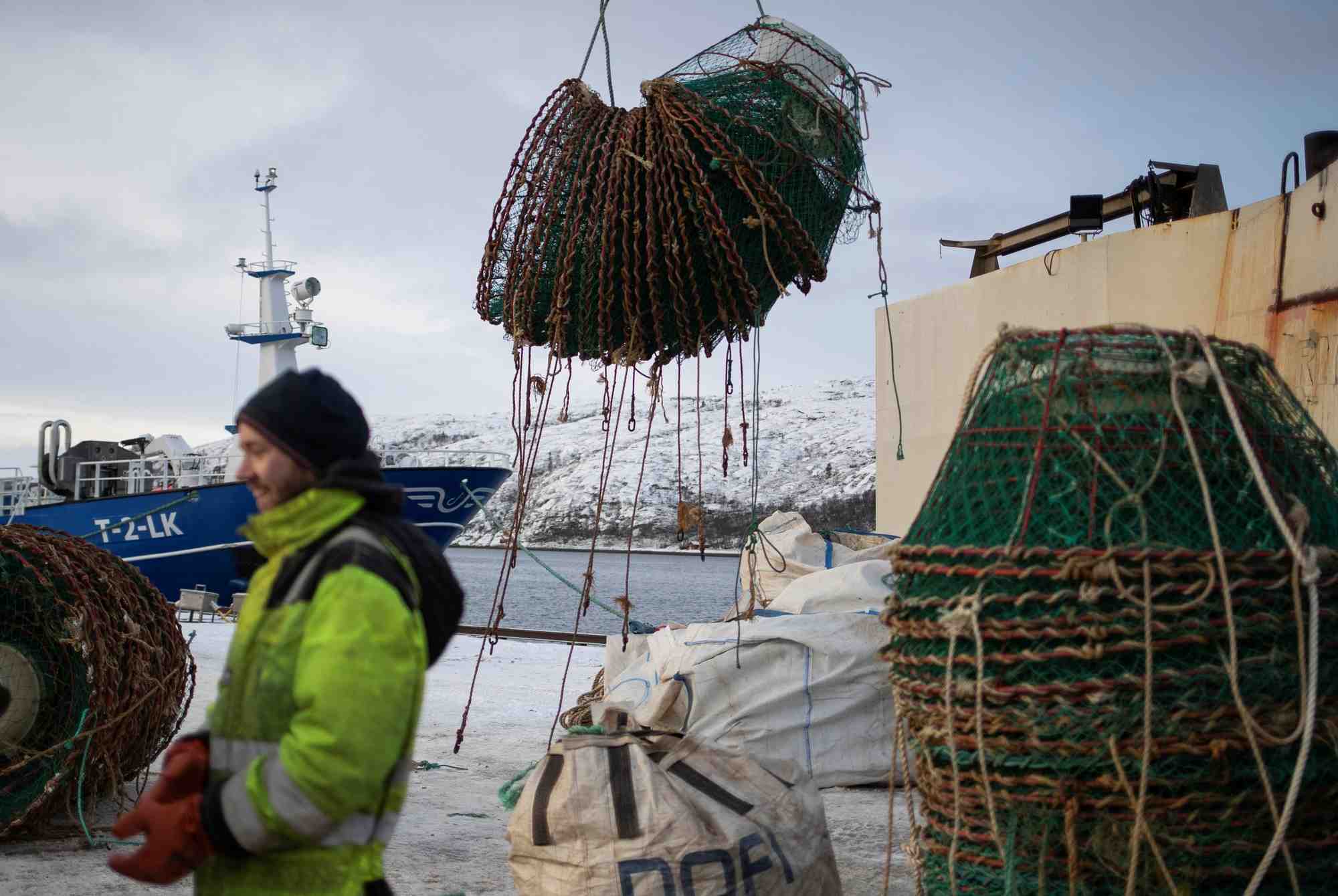 Photo d'archives d'un marin au chantier naval kimek de kirkenes, en norvege