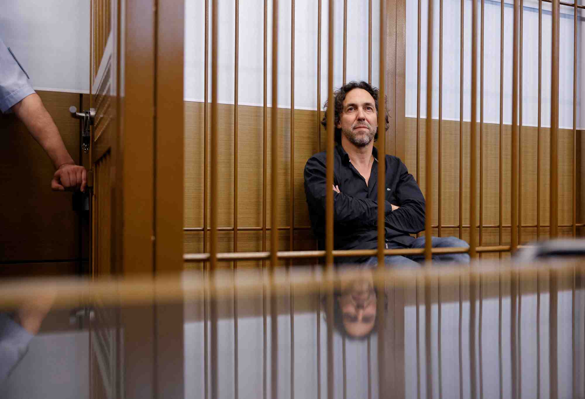 Le chercheur francais laurent vinatier au tribunal a moscou
