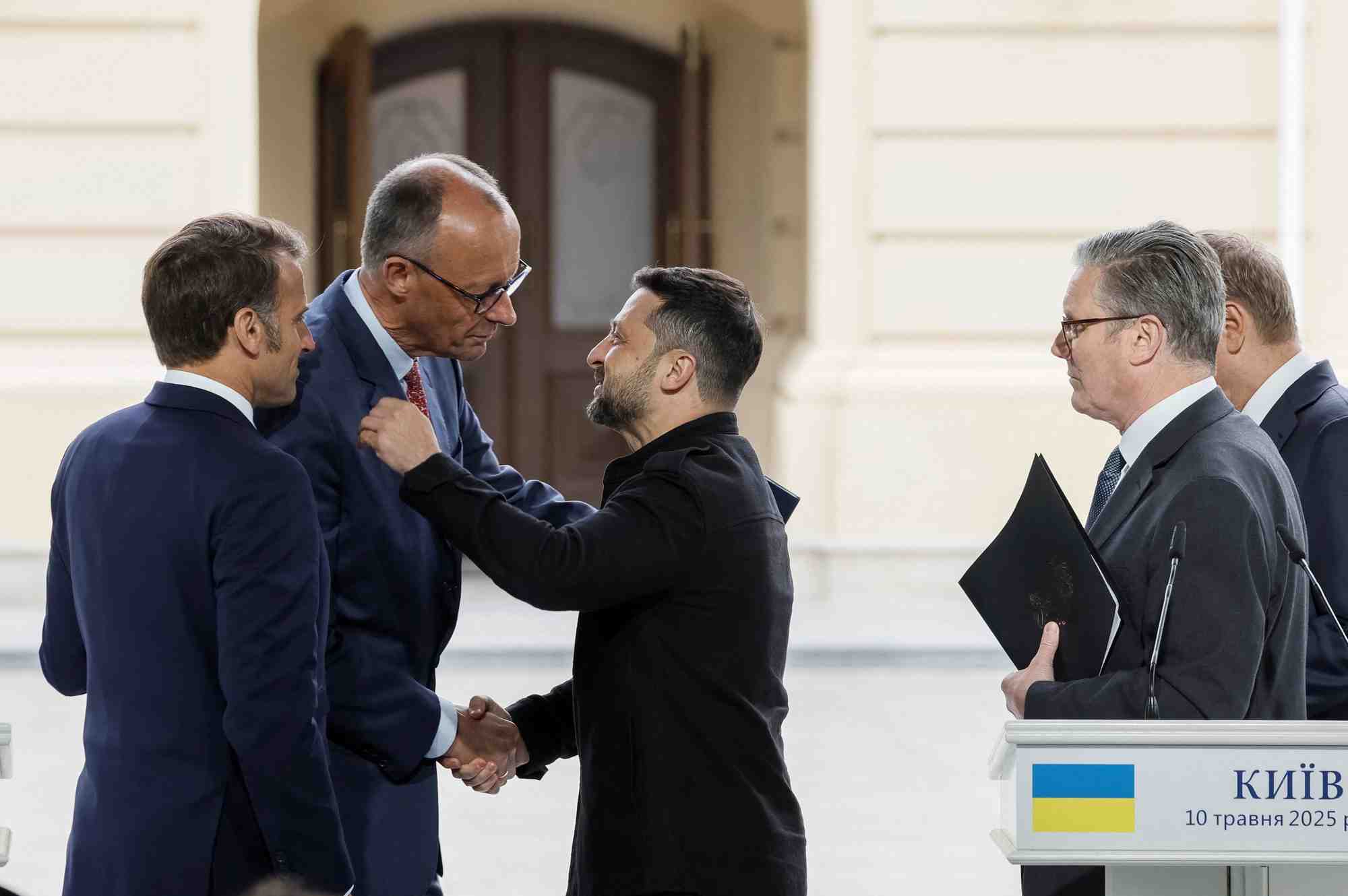 Pour compenser l’arrêt des aides américaines, les pays européens ont envoyé 18,7 milliards d’euros à Kiev au premier trimestre 2025 et 20 milliards au deuxième.
