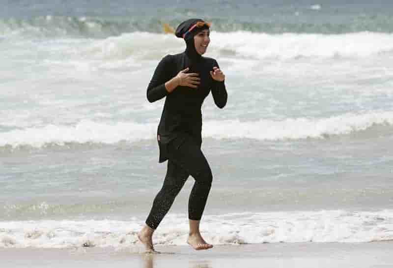 Burkini: chevenement prone l’ordre public