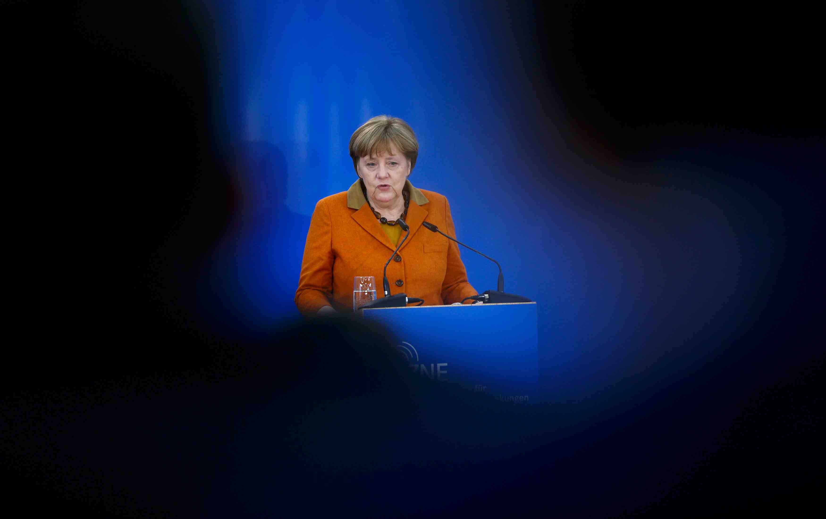 Les attaques d'erdogan condamnees par hollande et merkel