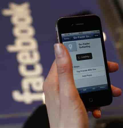 FACEBOOK FACILITERAIT LES RELATIONS DANS LA VIE RÉELLE