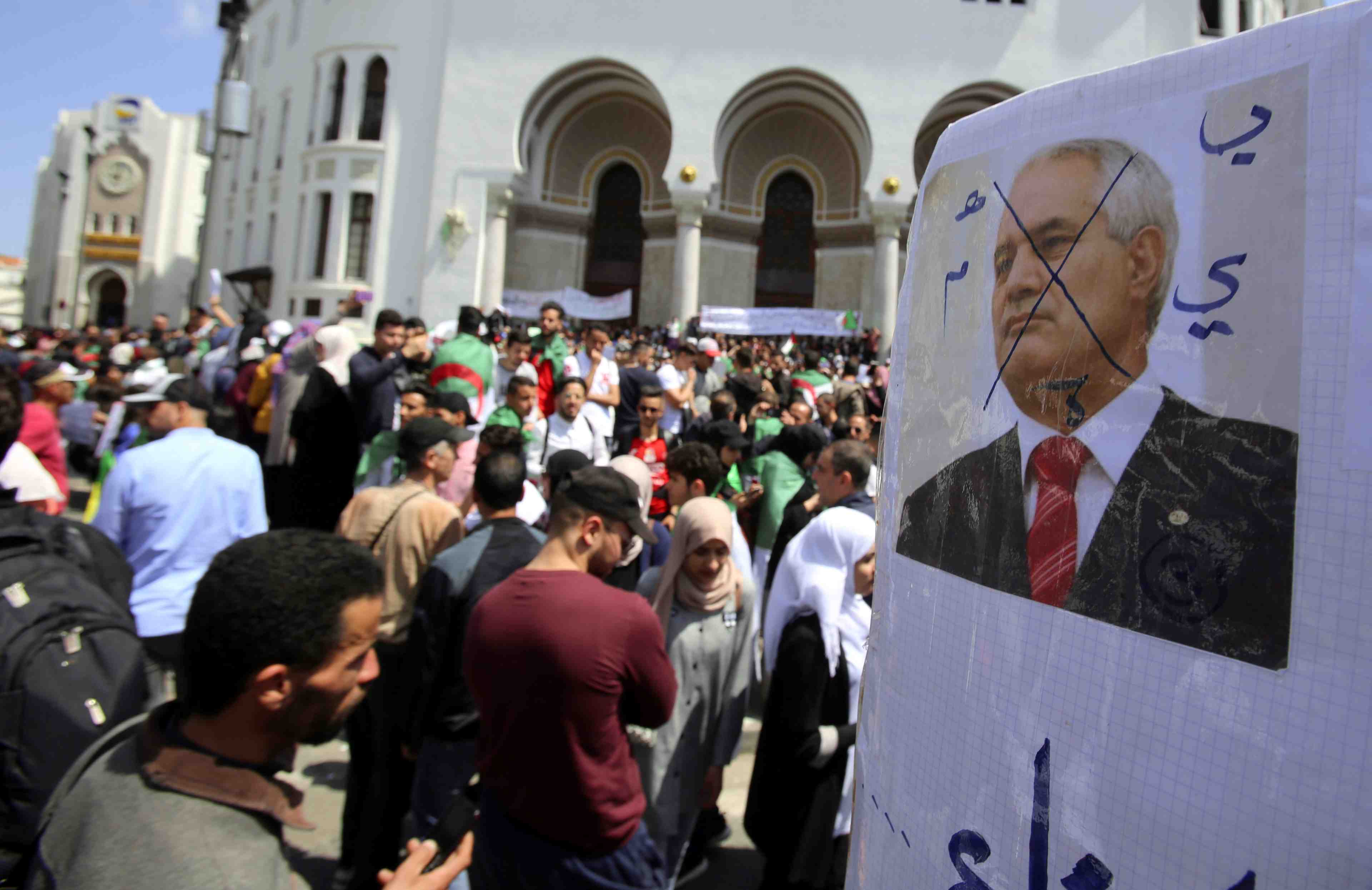 Le president du conseil constitutionnel algerien demissionne