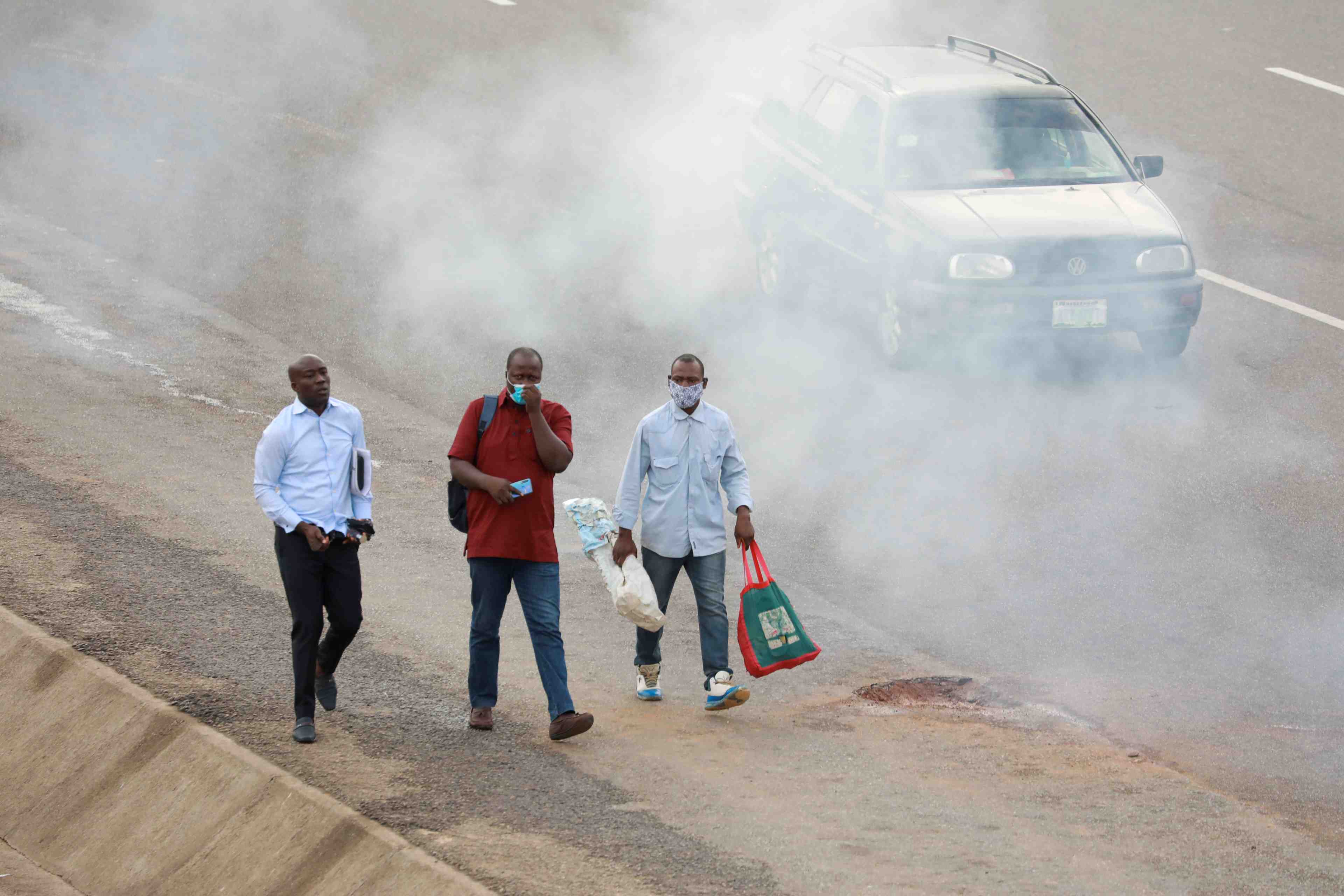 Le nigeria assouplit le confinement a lagos et abuja