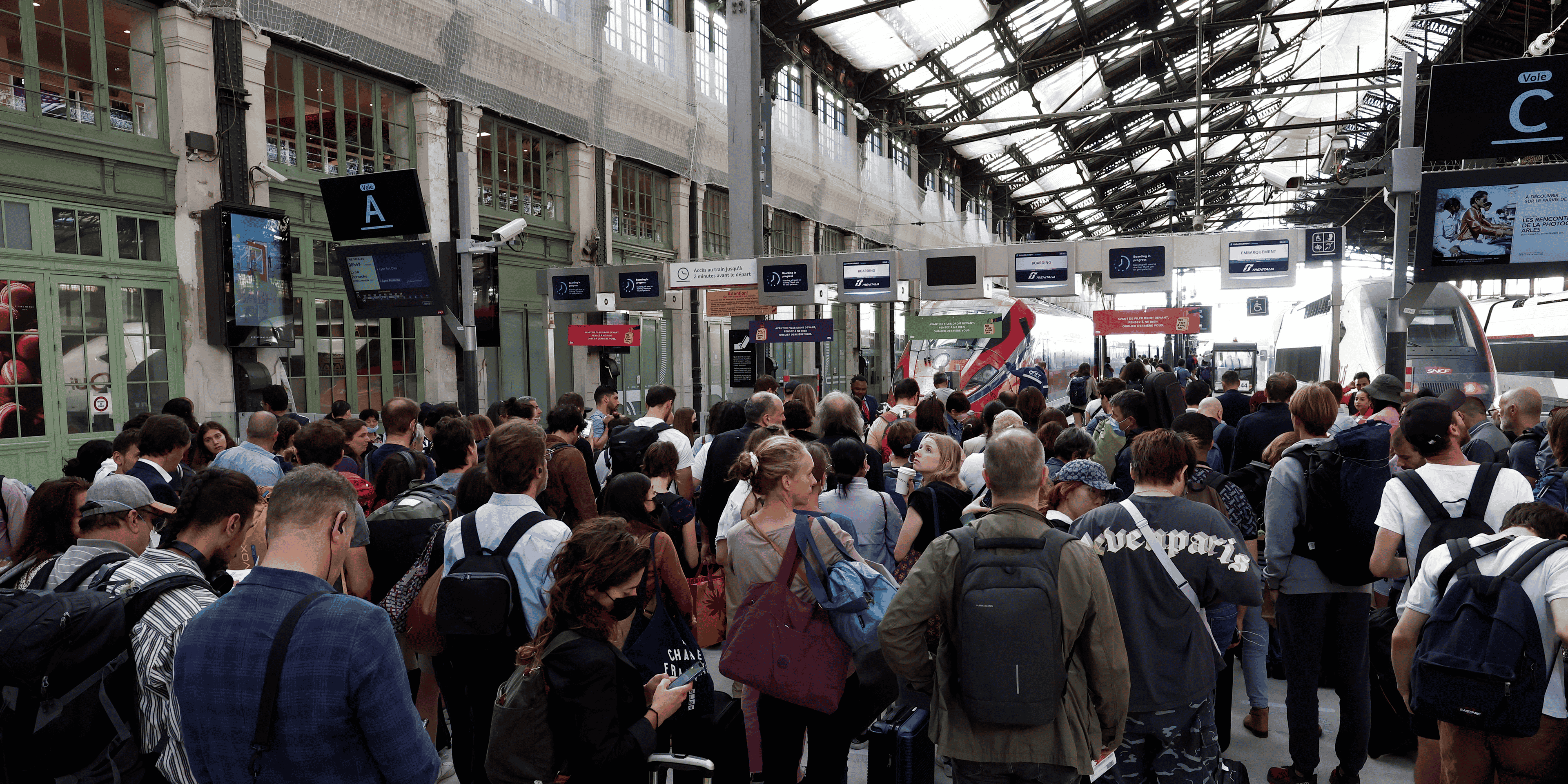 Trafic perturbe sur le reseau sncf en raison d'une greve