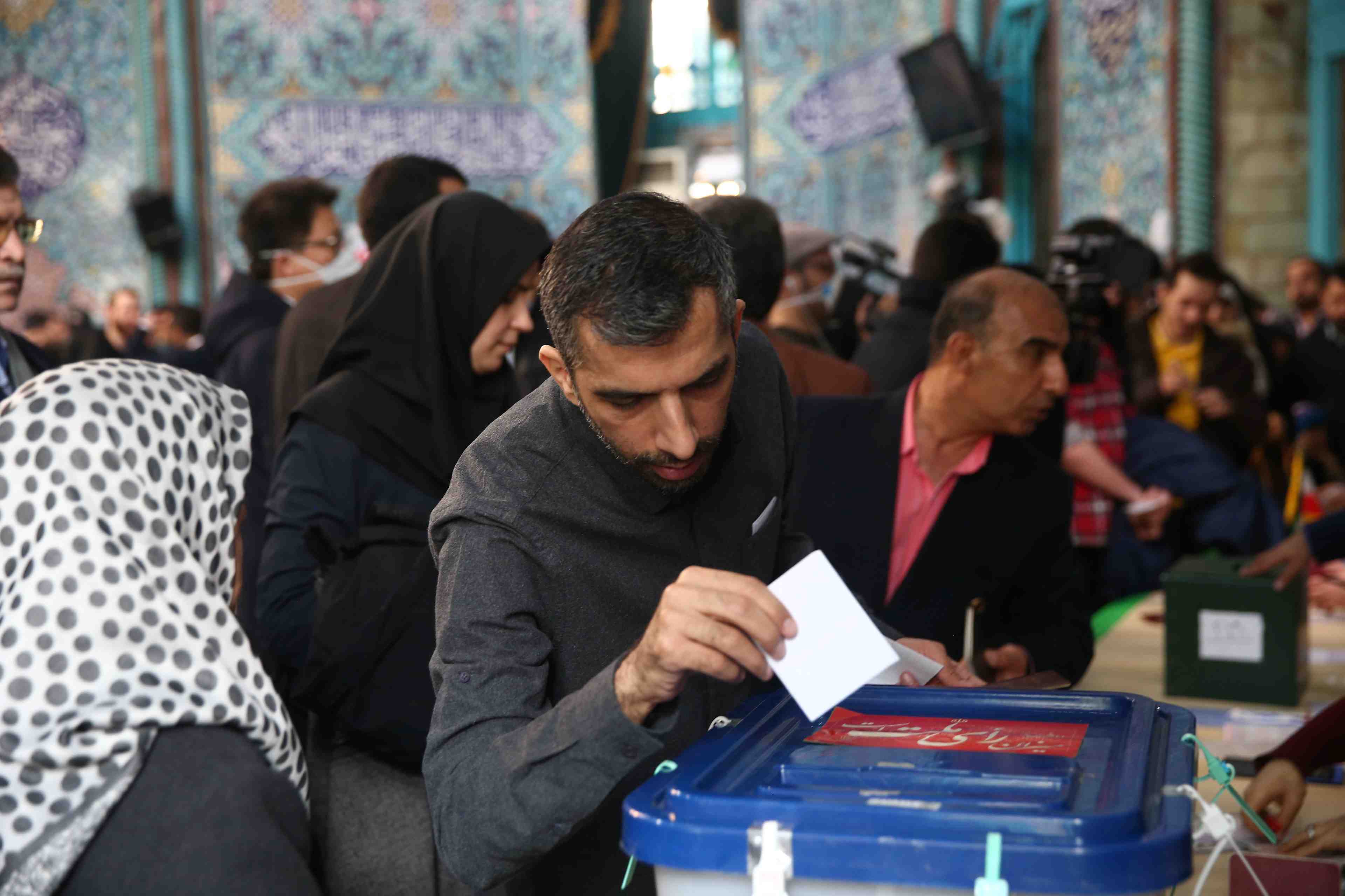 Seulement 42% de participation aux legislatives en iran