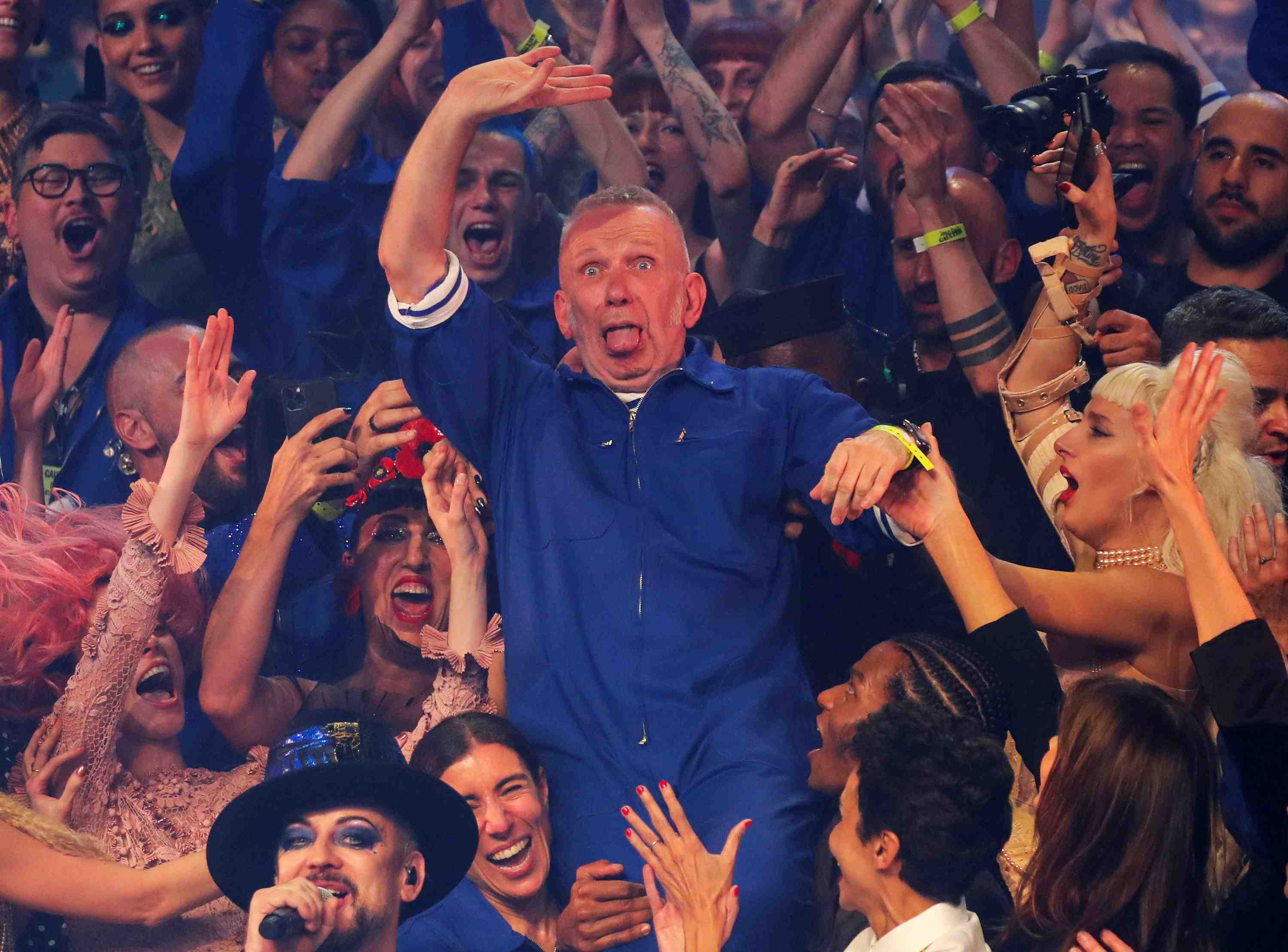 Jean-paul gaultier invite des createurs a reinterpreter son univers
