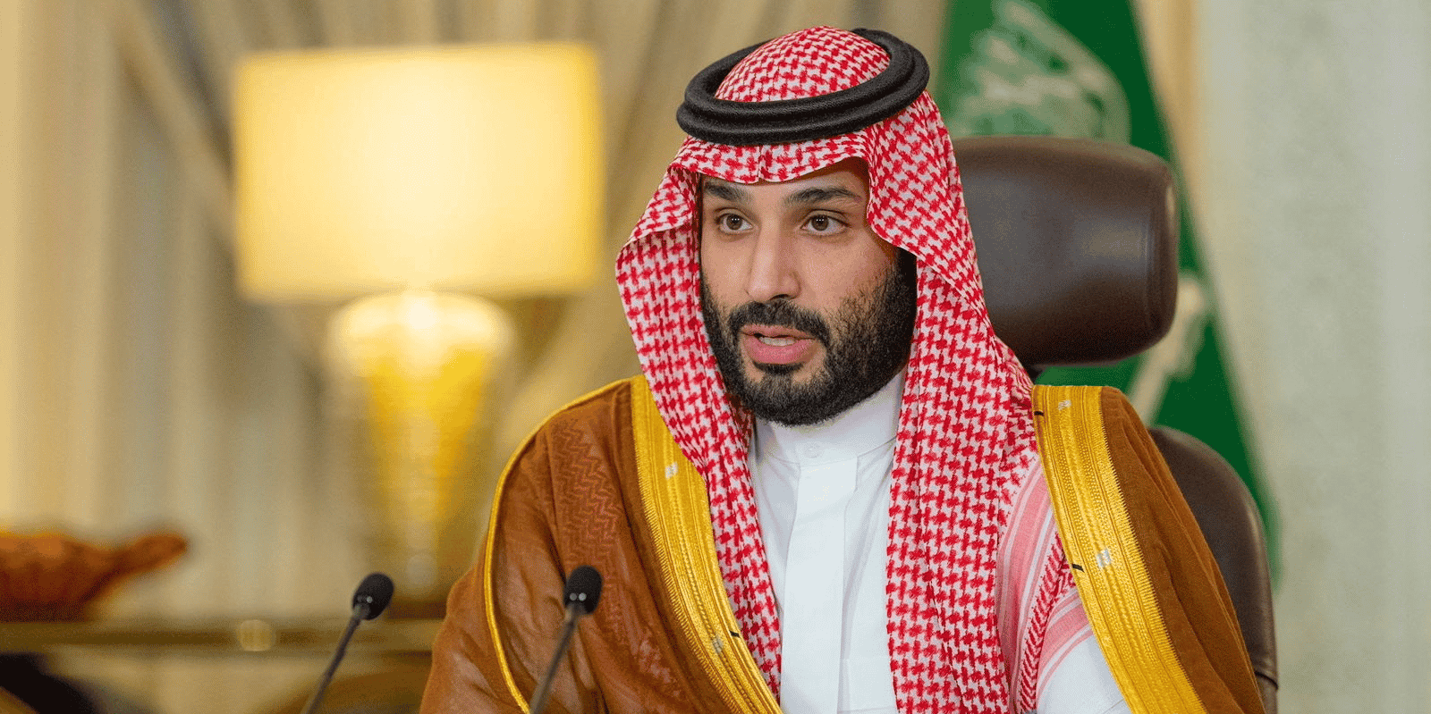 Le prince heritier saoudien mohamed ben salman prononcant un discours depuis son bureau